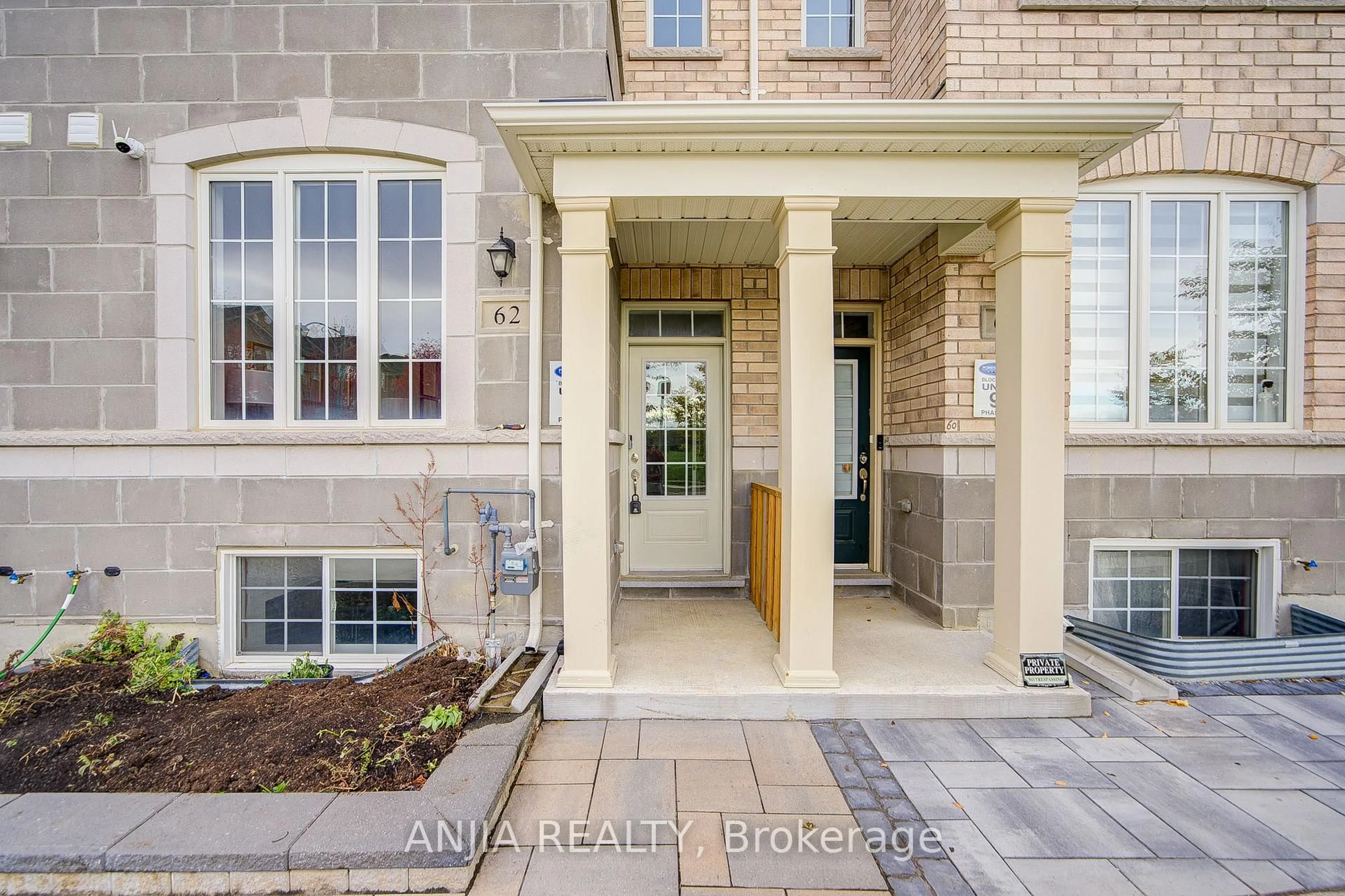 Indoor entryway for 62 Harvest Field Rd, Markham Ontario L6B 0T7