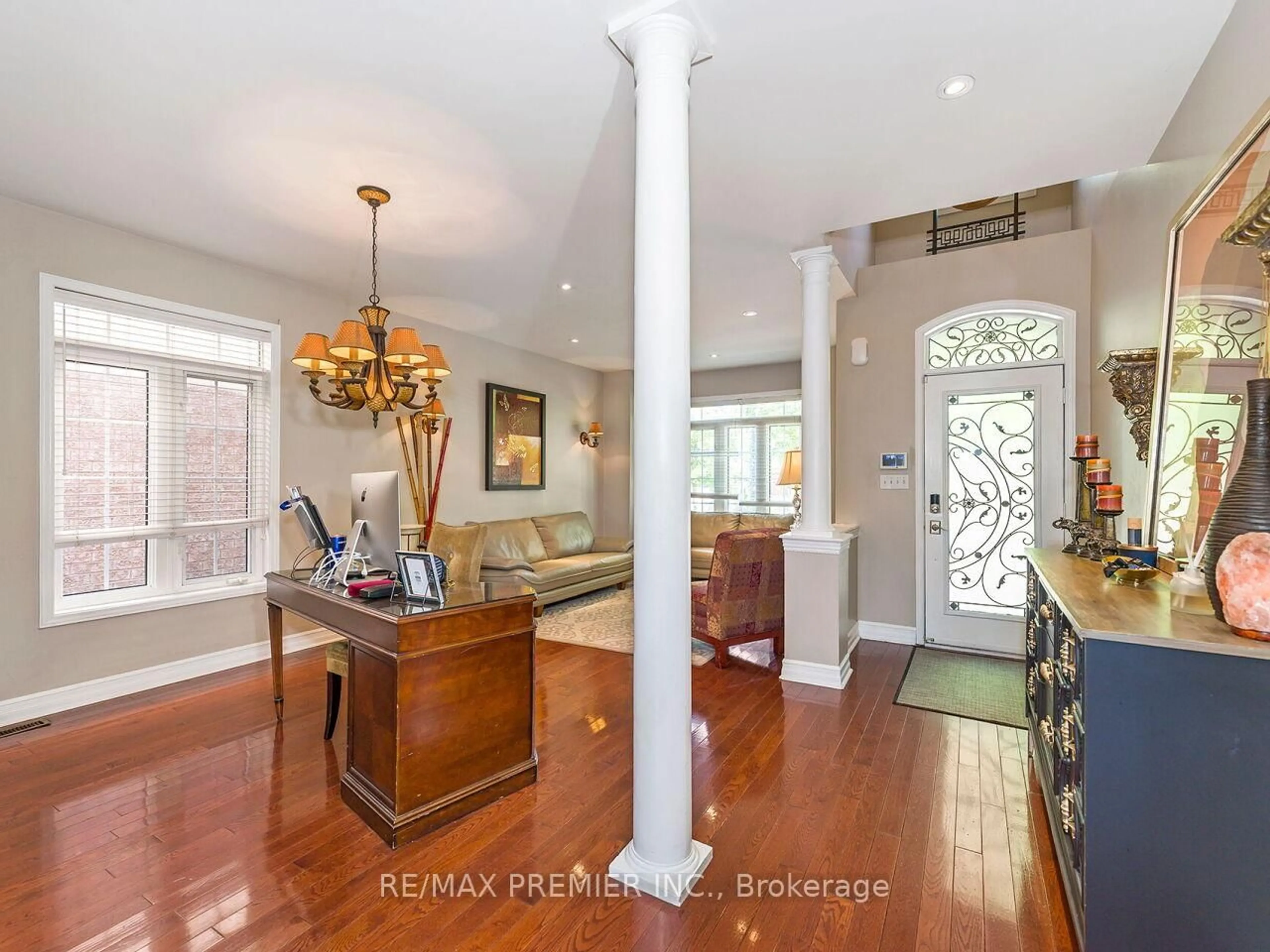 Indoor entryway for 65 Victoria Wood Ave, Markham Ontario L6E 1K2