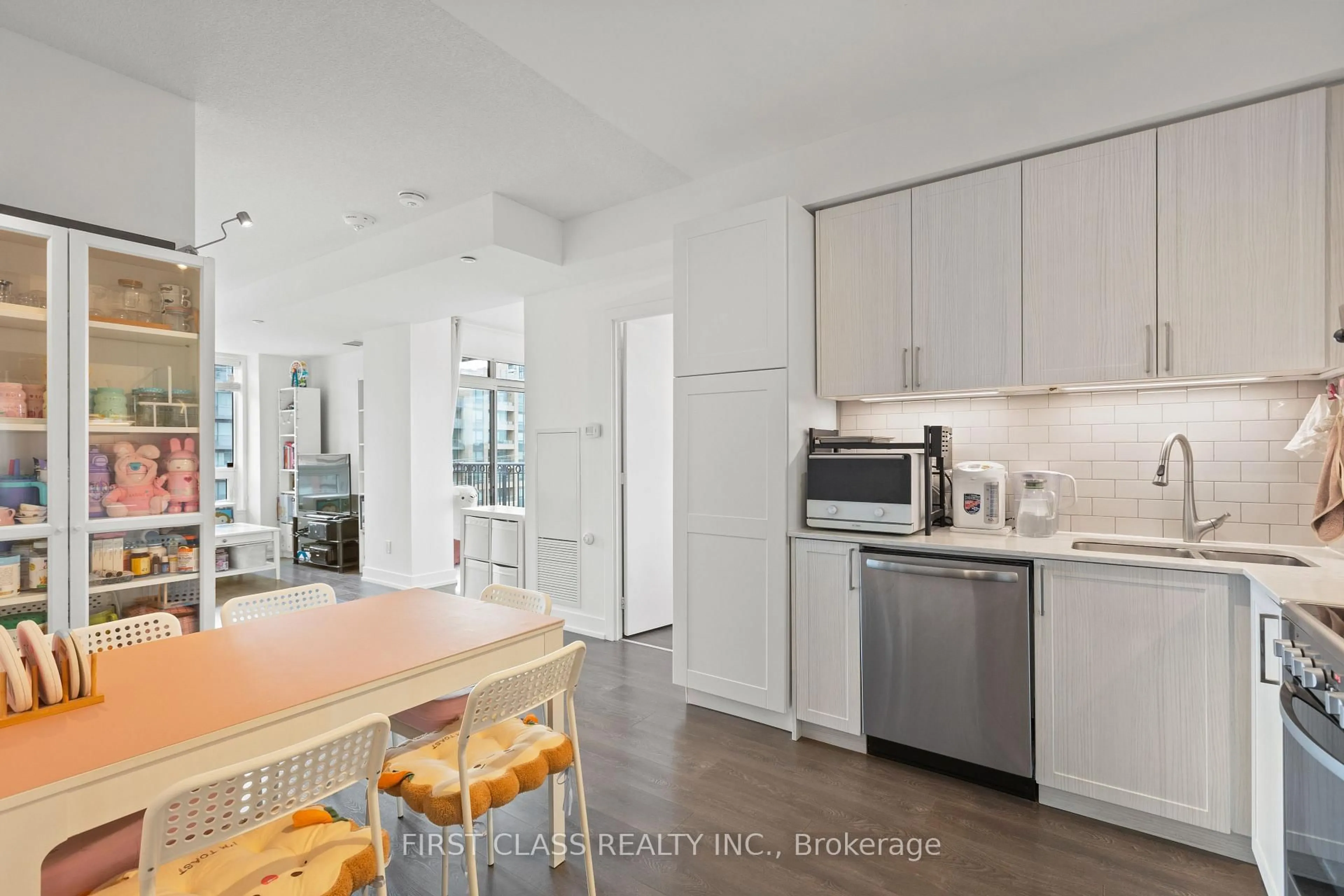 Open concept kitchen, unknown for 268 Buchanan Dr #615W, Markham Ontario L3R 8G9