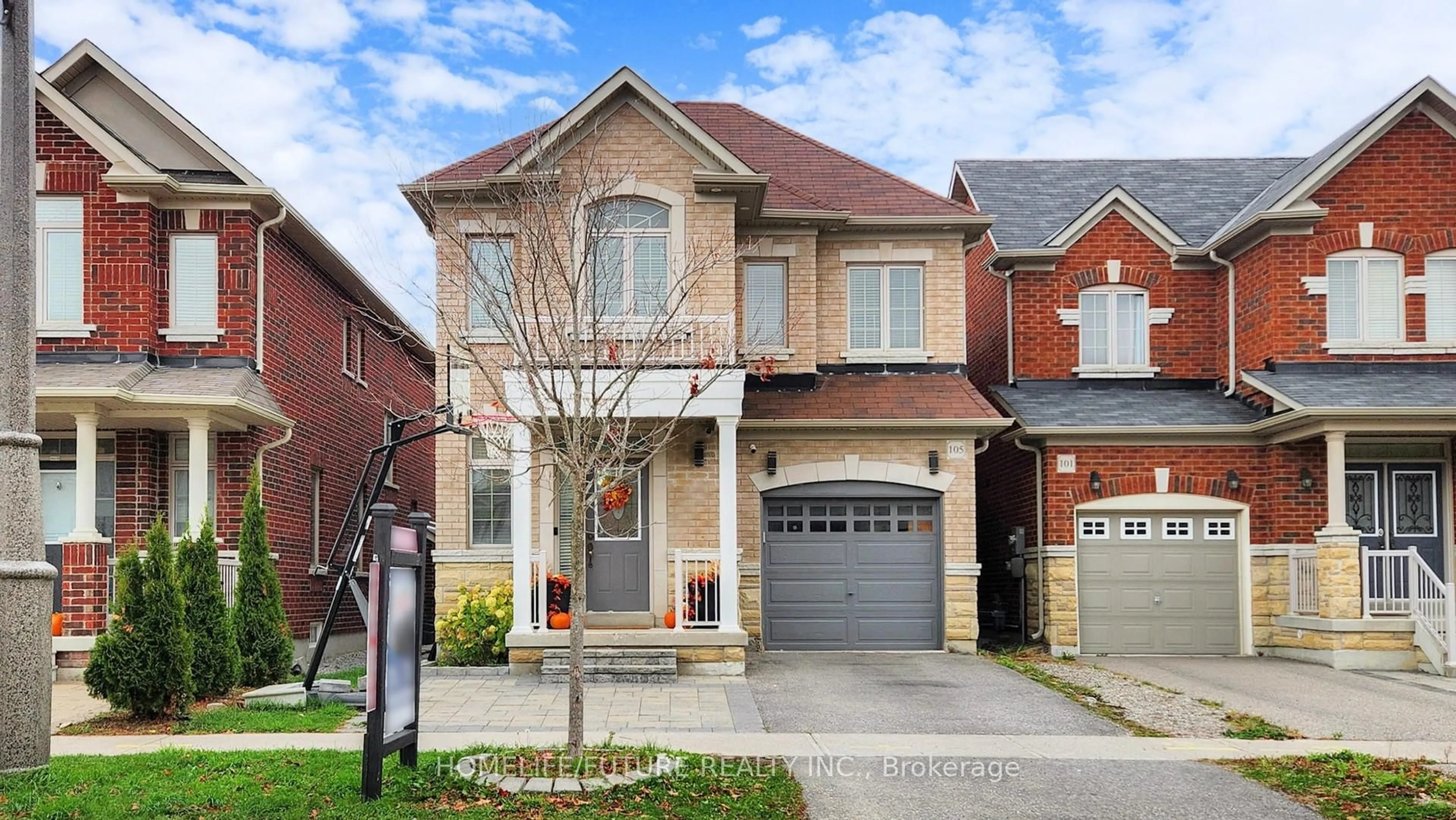 Home with brick exterior material, street for 105 Juglans Cres, Whitchurch-Stouffville Ontario L4A 1S5