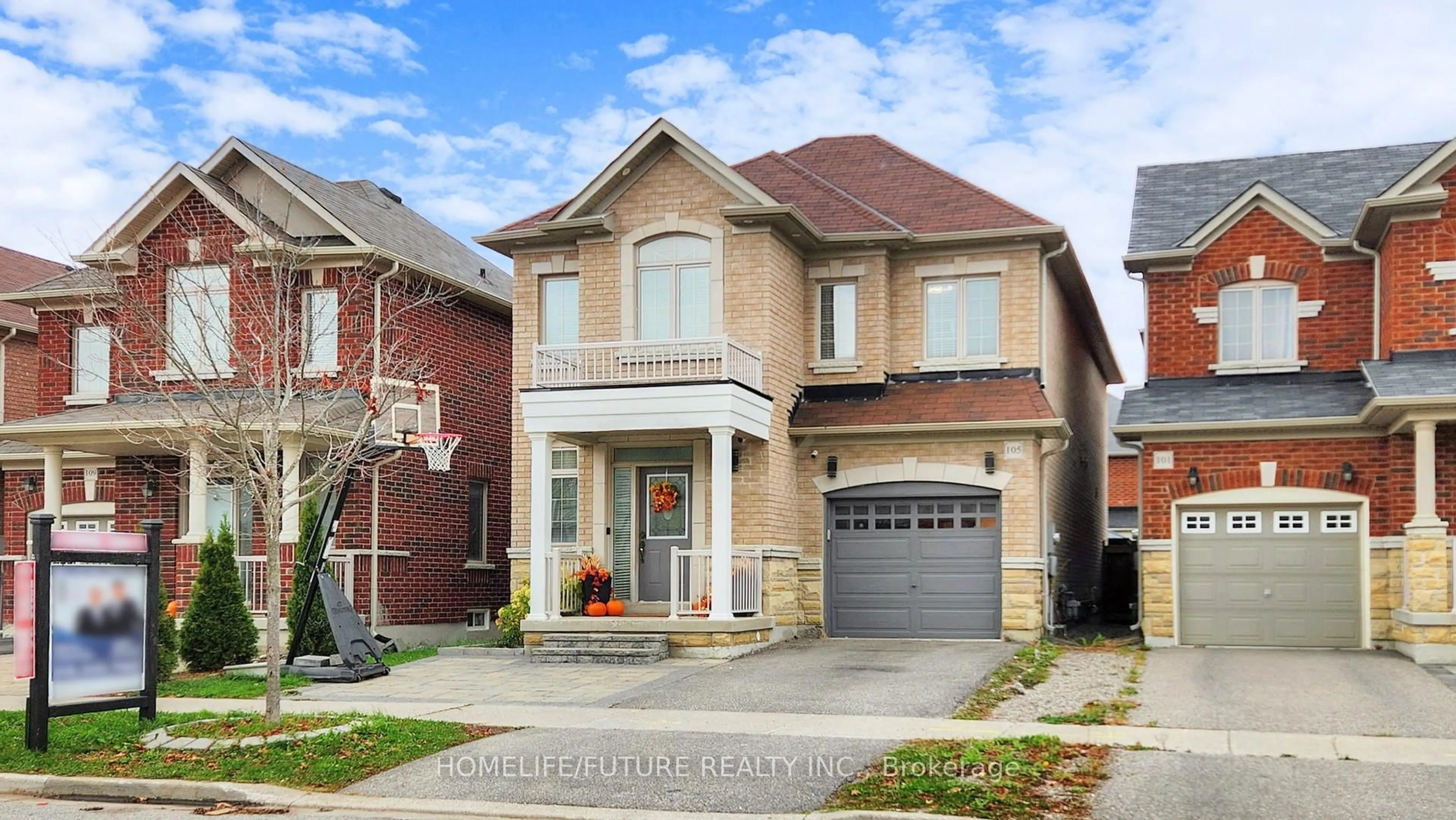 Home with brick exterior material, street for 105 Juglans Cres, Whitchurch-Stouffville Ontario L4A 1S5