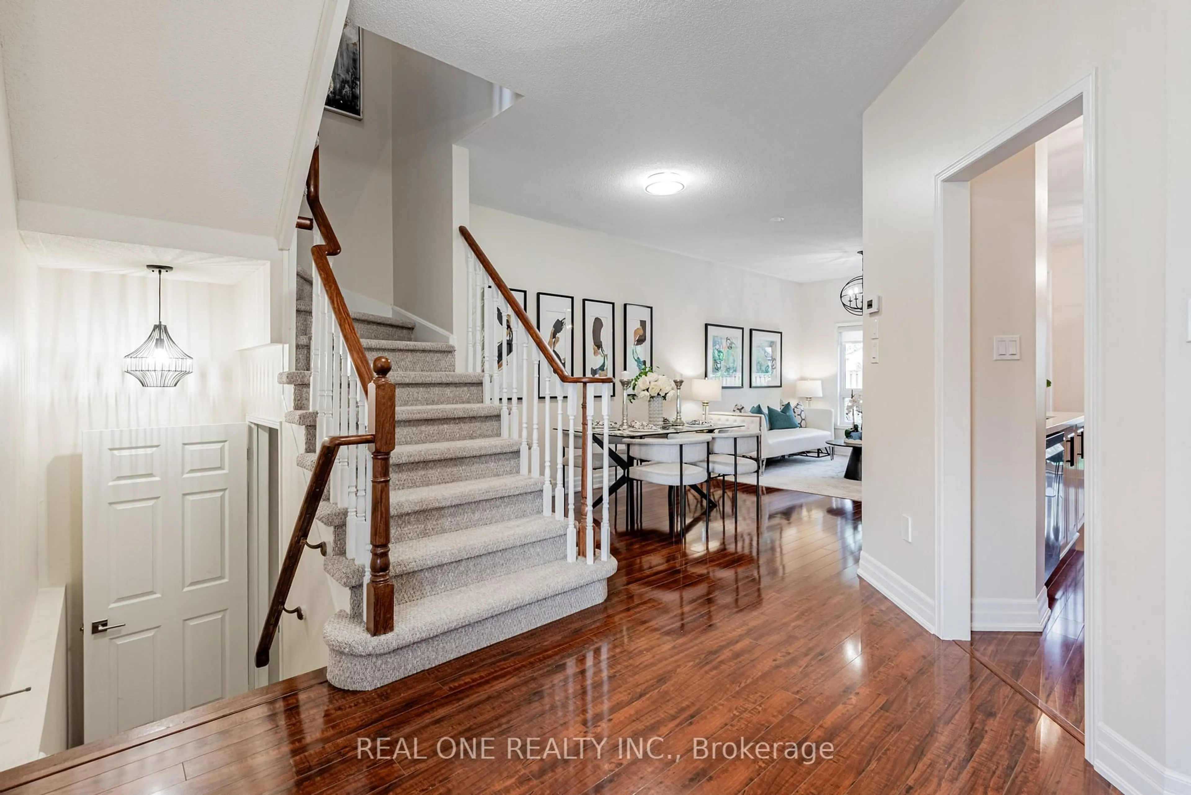 Indoor entryway for 15 Debonair St, Richmond Hill Ontario L4C 0R2