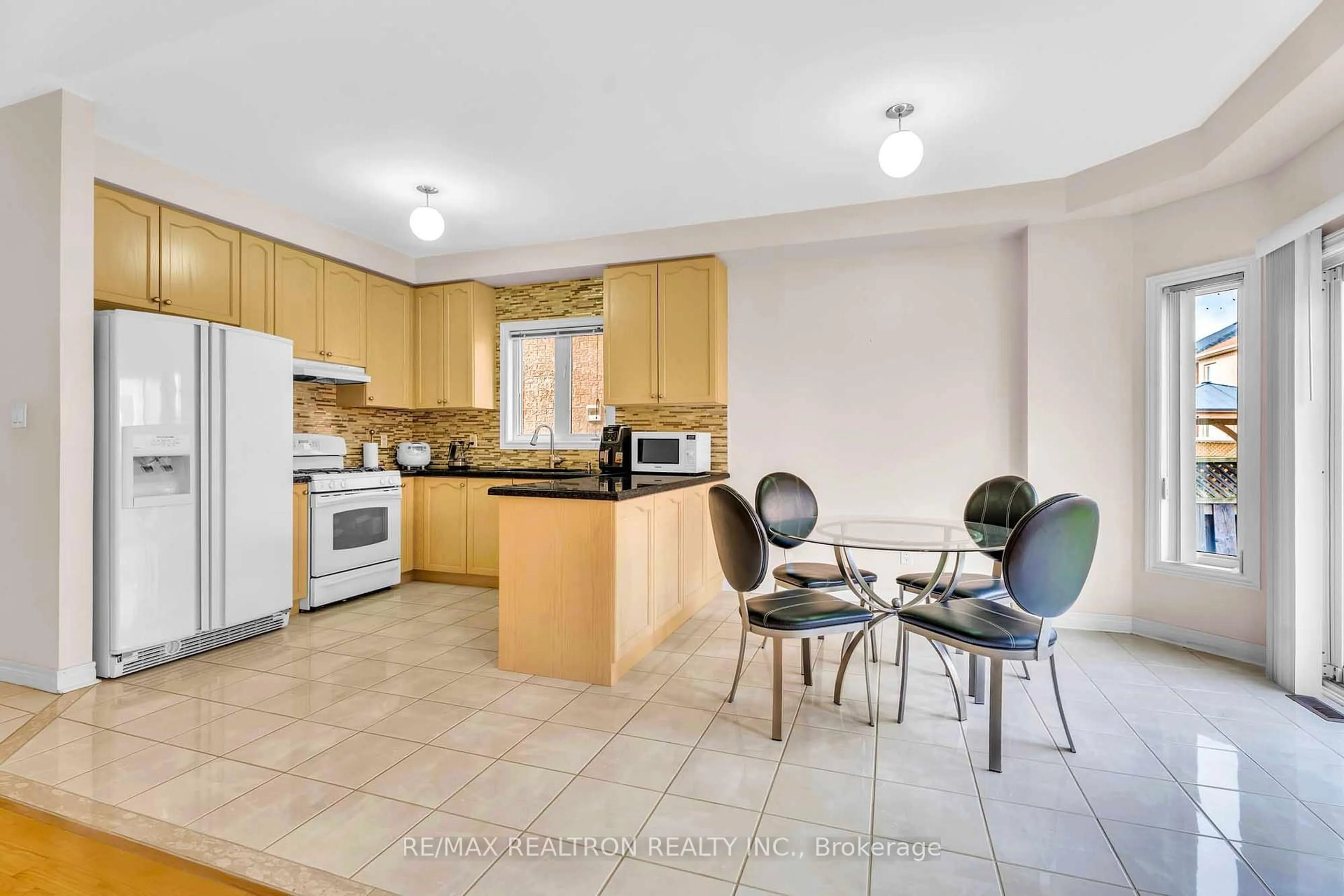 Standard kitchen, unknown for 50 Saint Victor Dr, Vaughan Ontario L4H 3E3