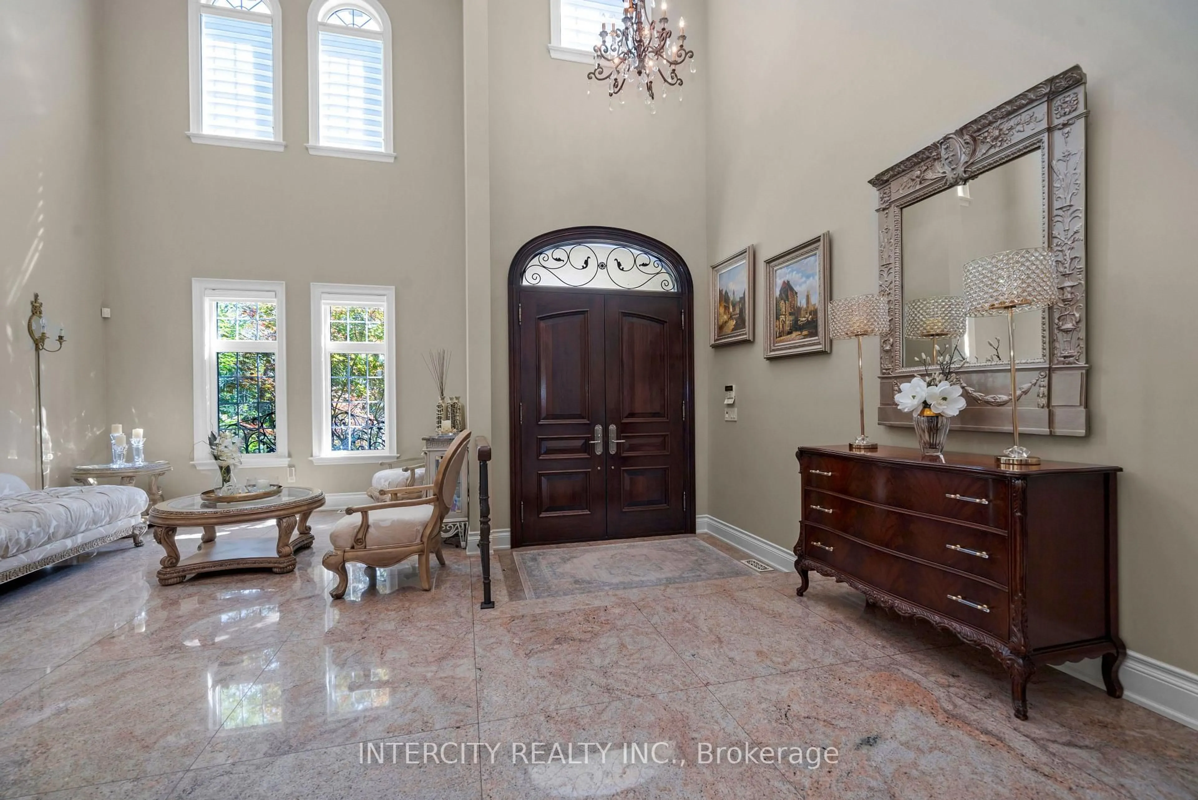 Indoor entryway for 118 Park Ridge Dr, Vaughan Ontario L0J 1C0