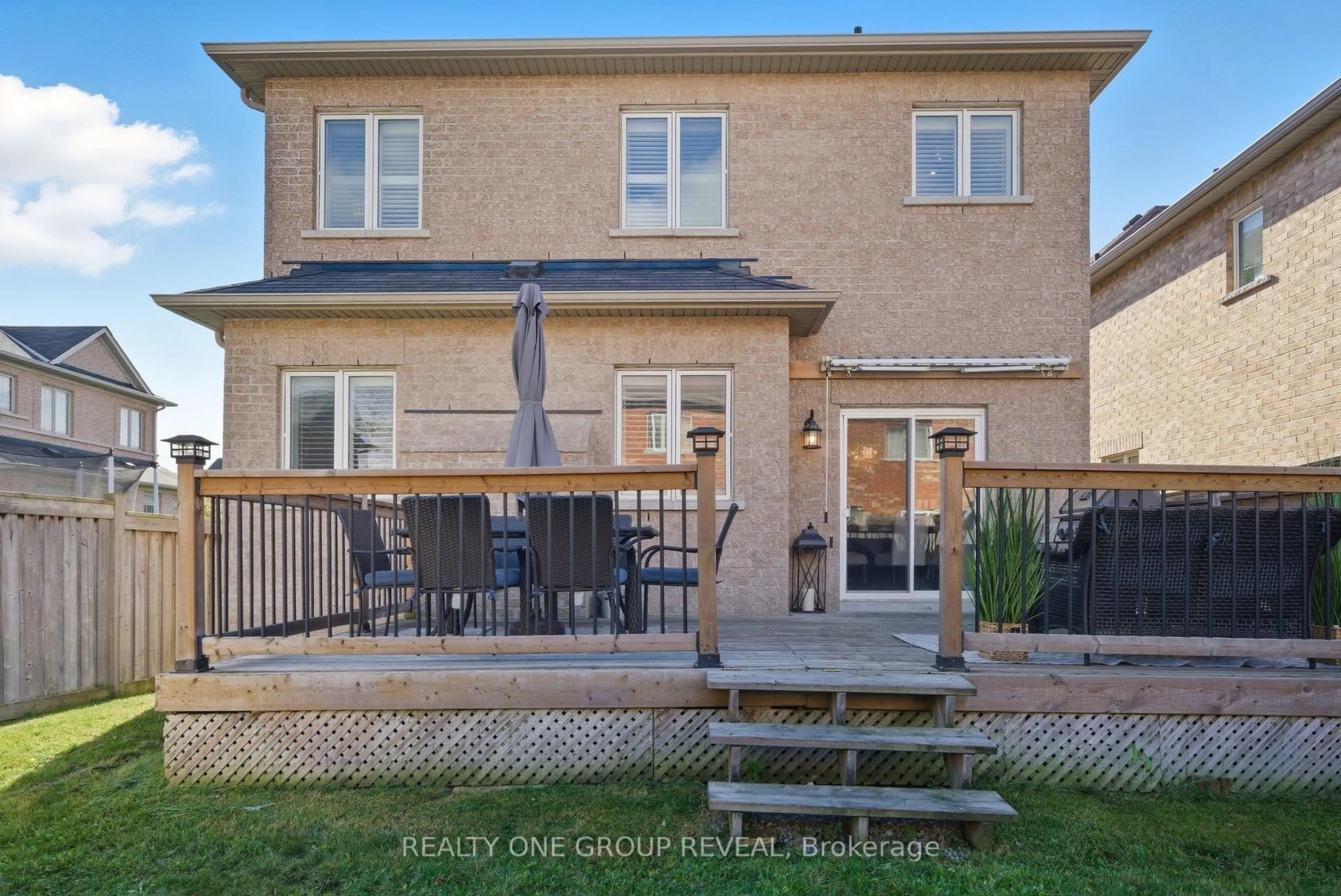 Unknown for 5 Robertdale Crt, Whitchurch-Stouffville Ontario L4A 0Y5