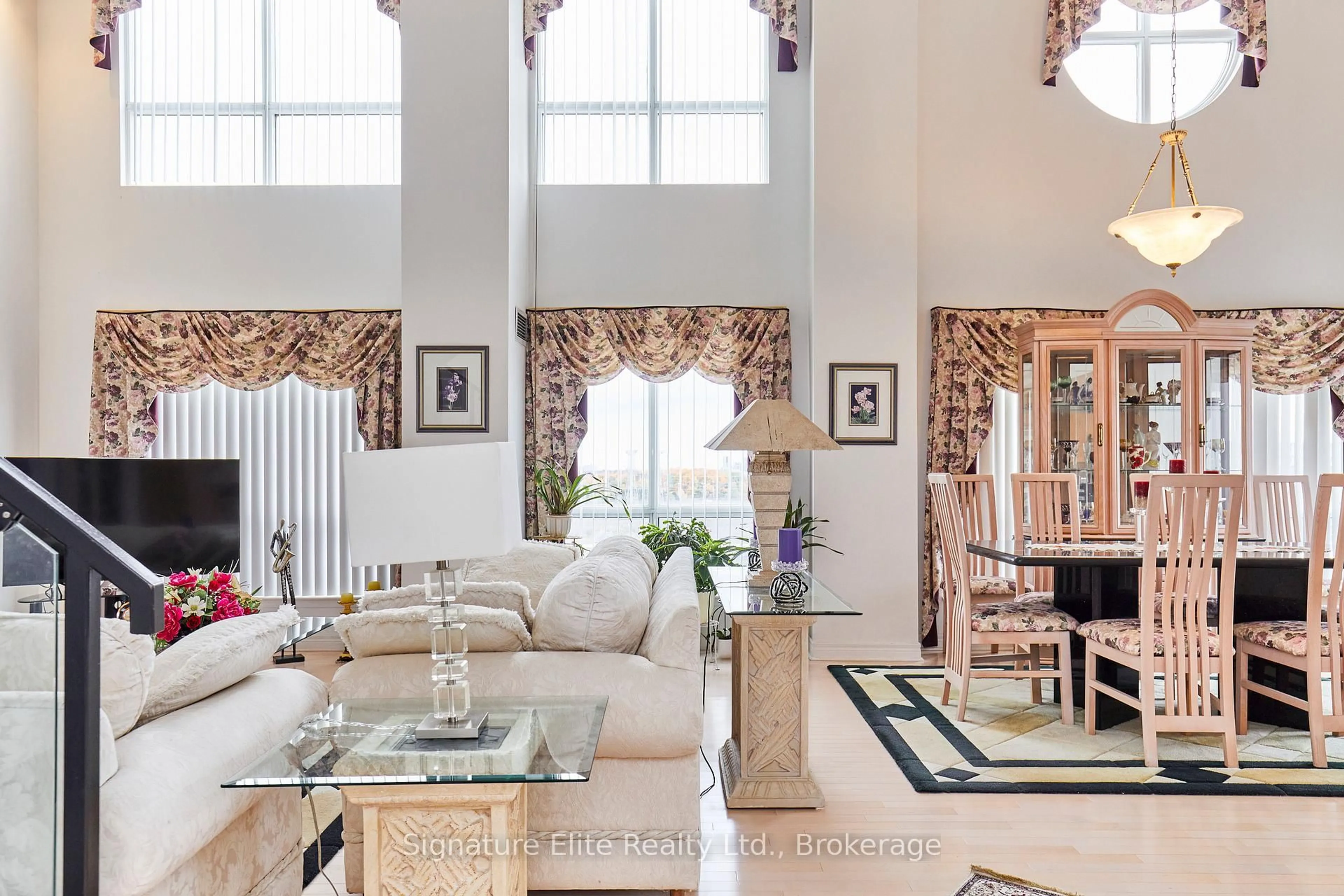 Living room with furniture, unknown for 399 South Park Rd #1603, Markham Ontario L3T 7W6
