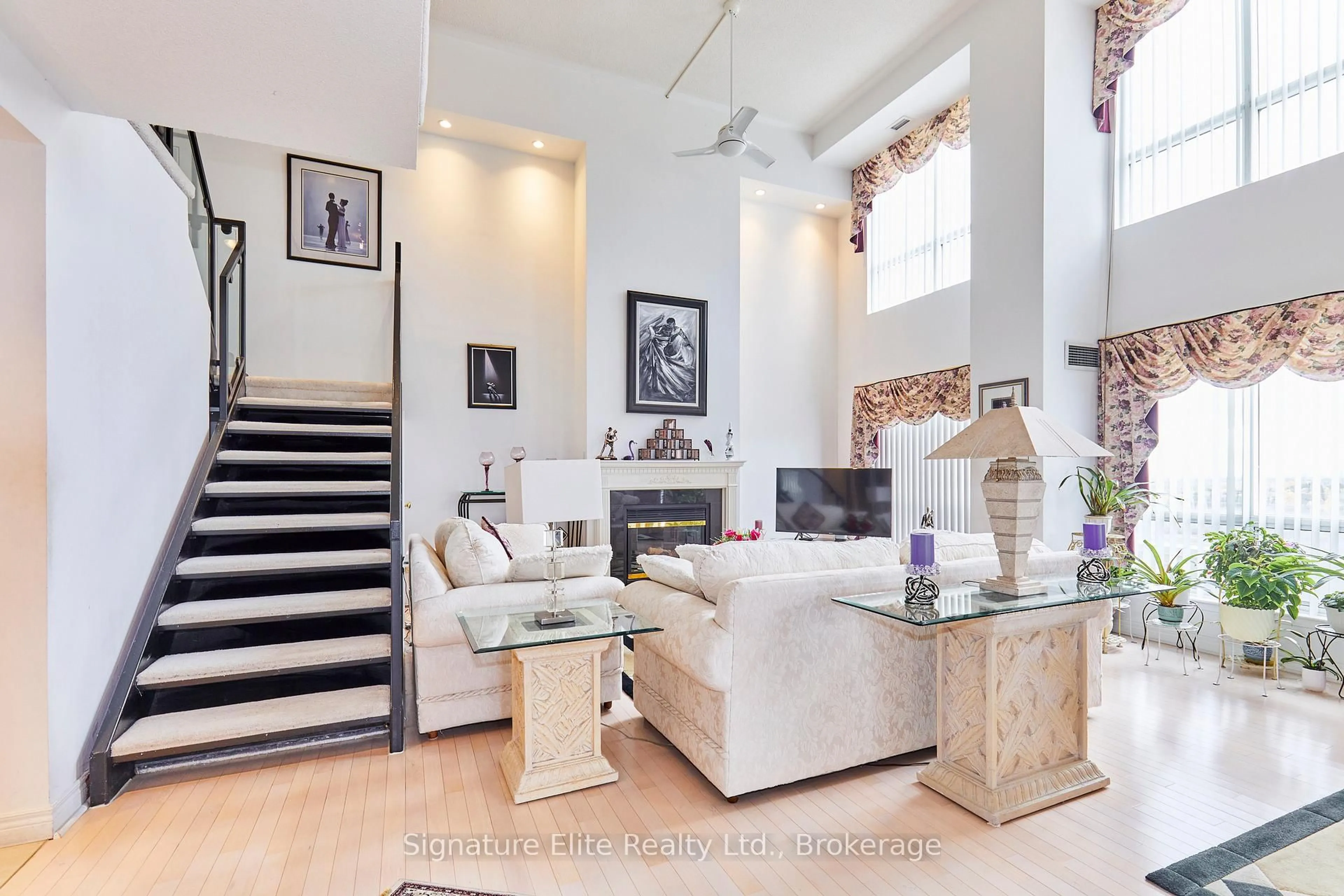 Living room with furniture, unknown for 399 South Park Rd #1603, Markham Ontario L3T 7W6