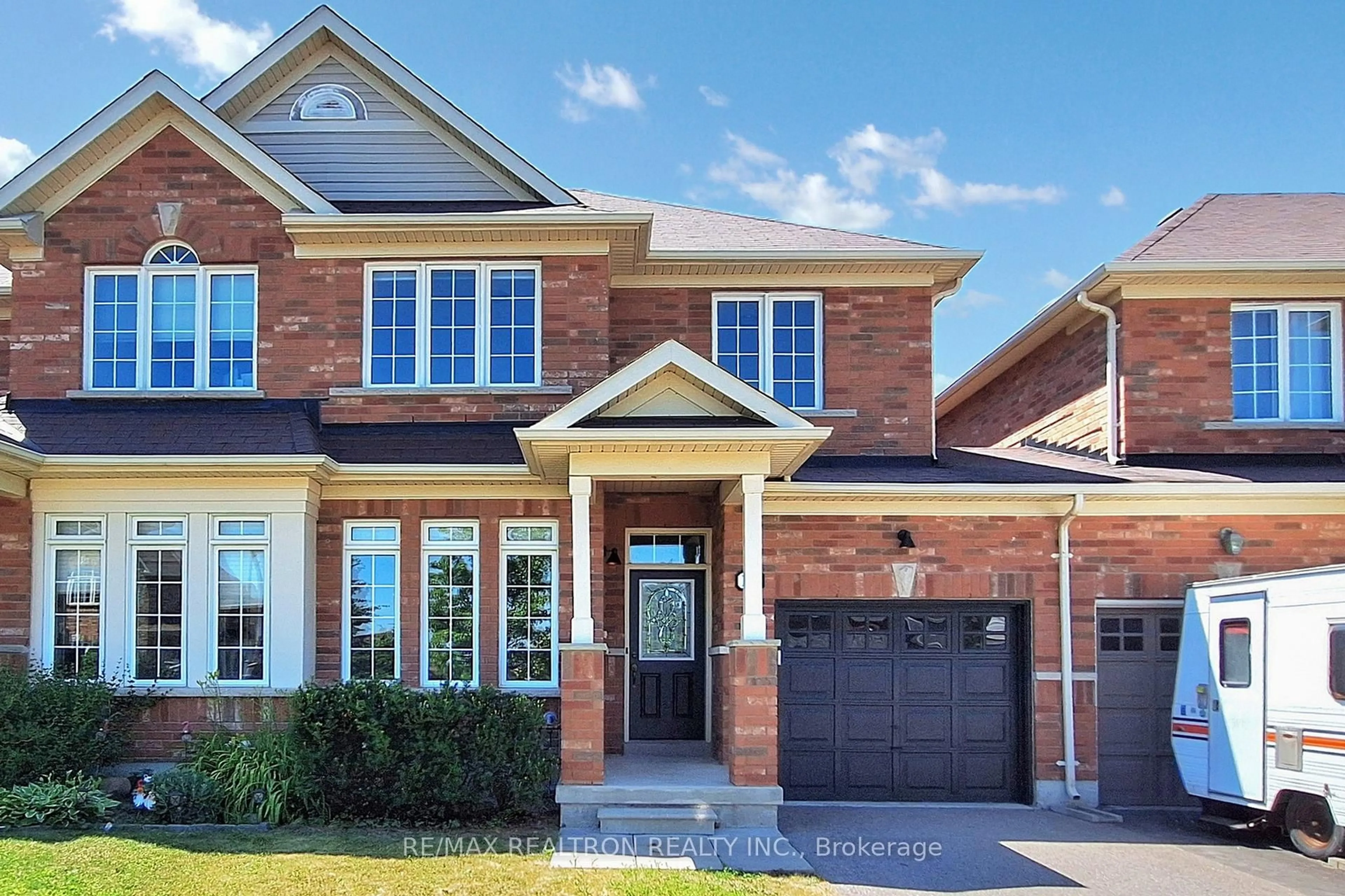 Home with brick exterior material, street for 142 Laurendale Ave, Georgina Ontario L4P 0C6