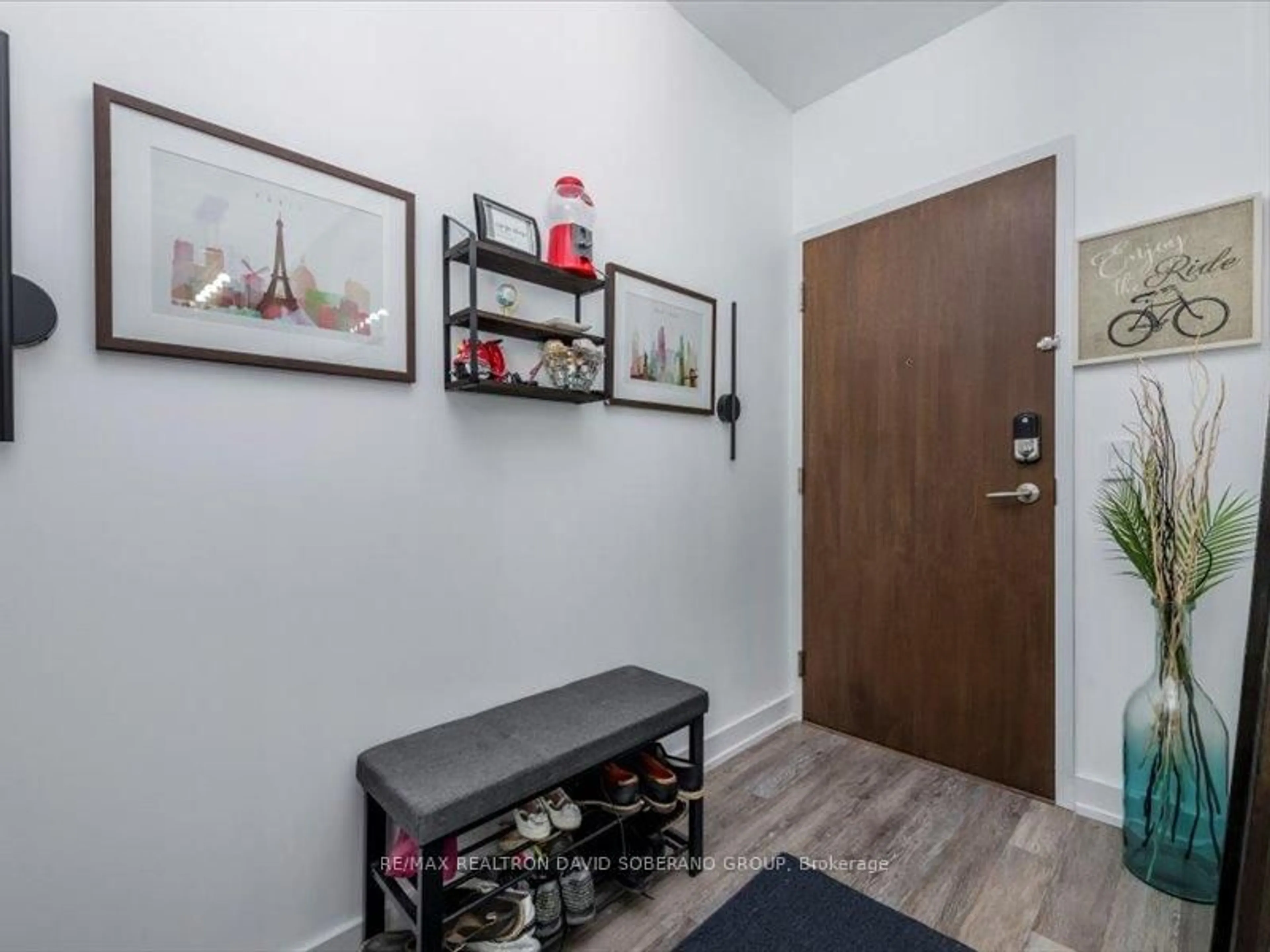 Indoor entryway for 333 Sea Ray Ave #D101, Innisfil Ontario L9S 0L8