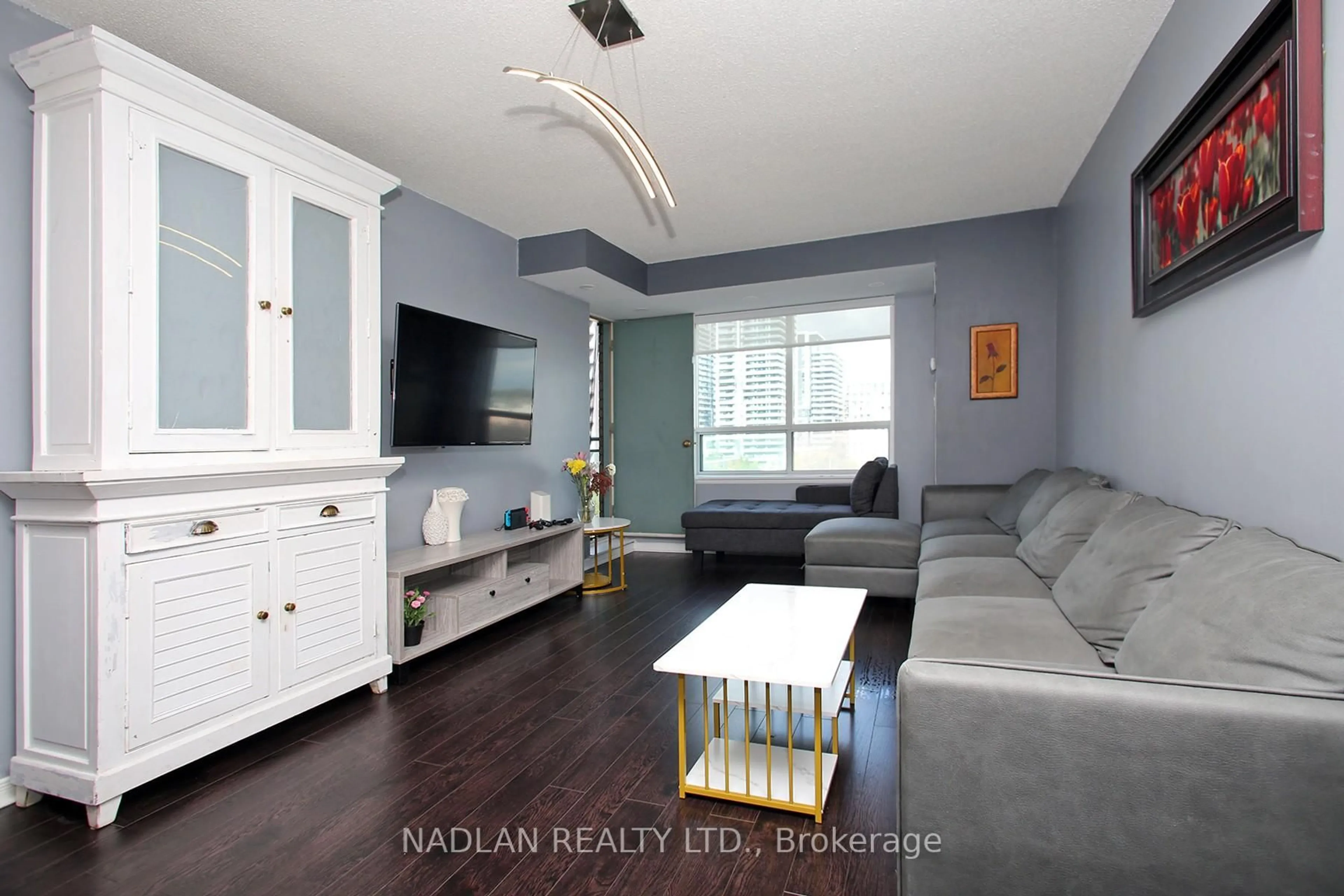 Living room with furniture, unknown for 39 ONEIDA Cres #615, Richmond Hill Ontario L4B 4T9
