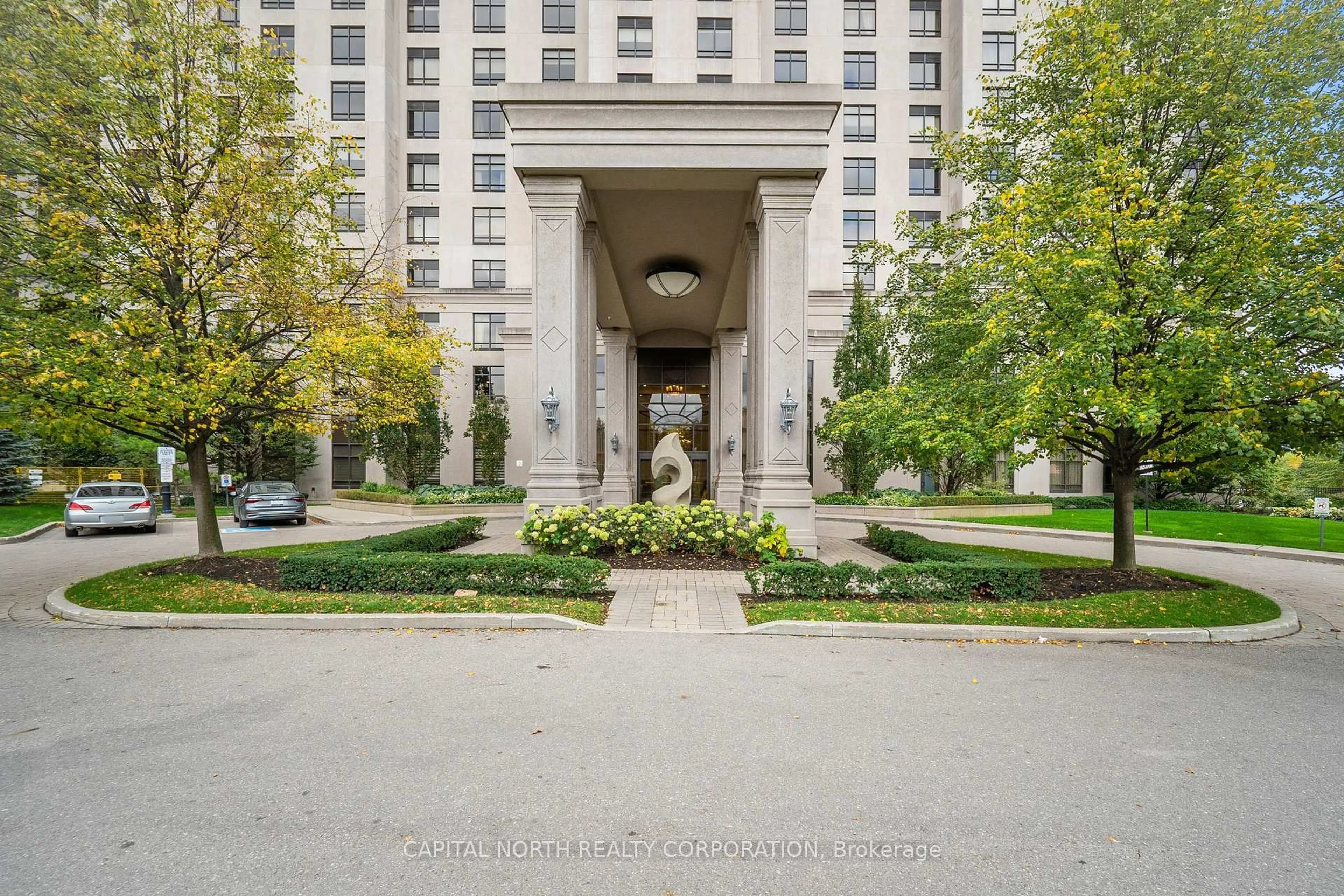 Indoor foyer for 9245 Jane St #611, Vaughan Ontario L6A 0J9