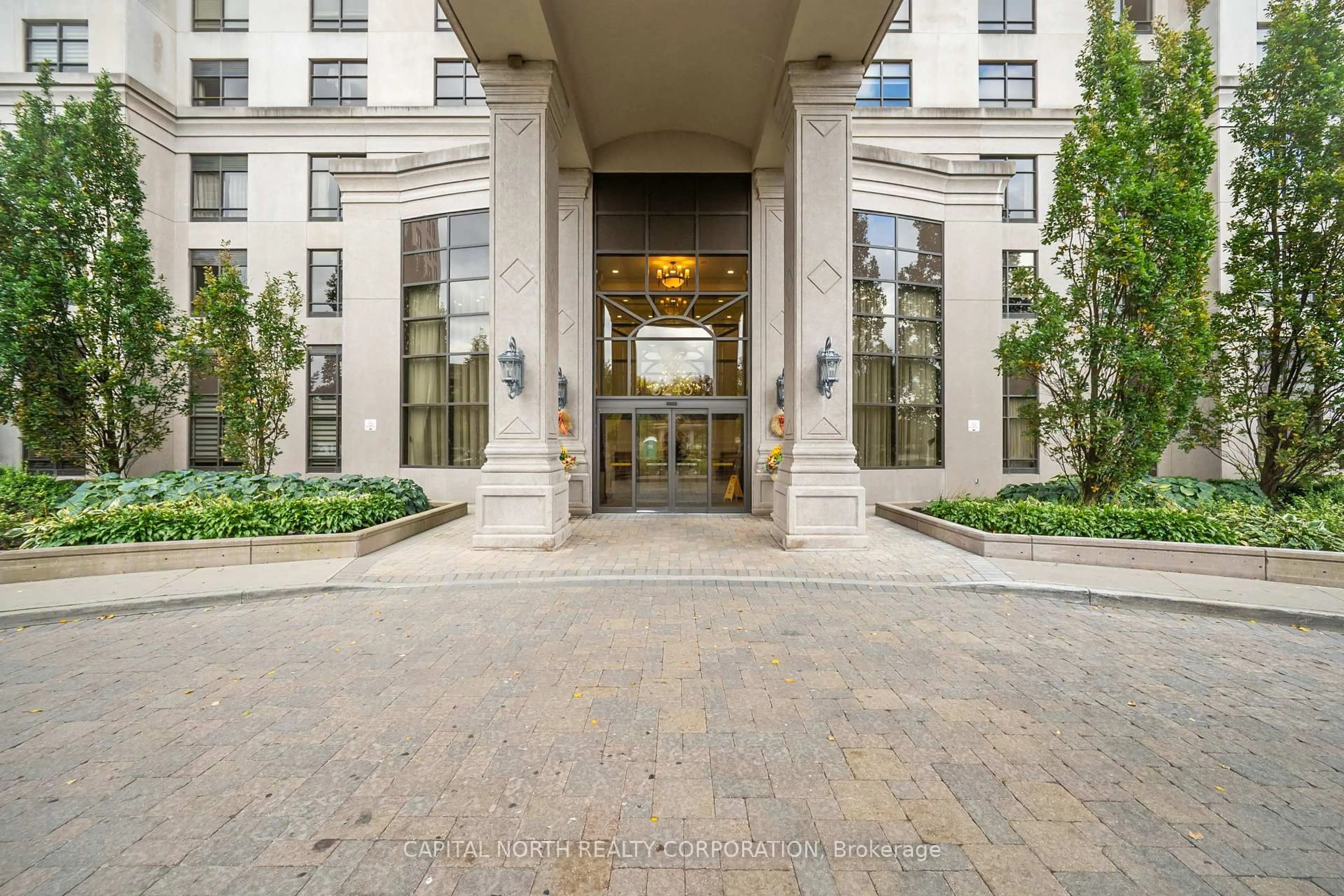 Indoor foyer for 9245 Jane St #611, Vaughan Ontario L6A 0J9