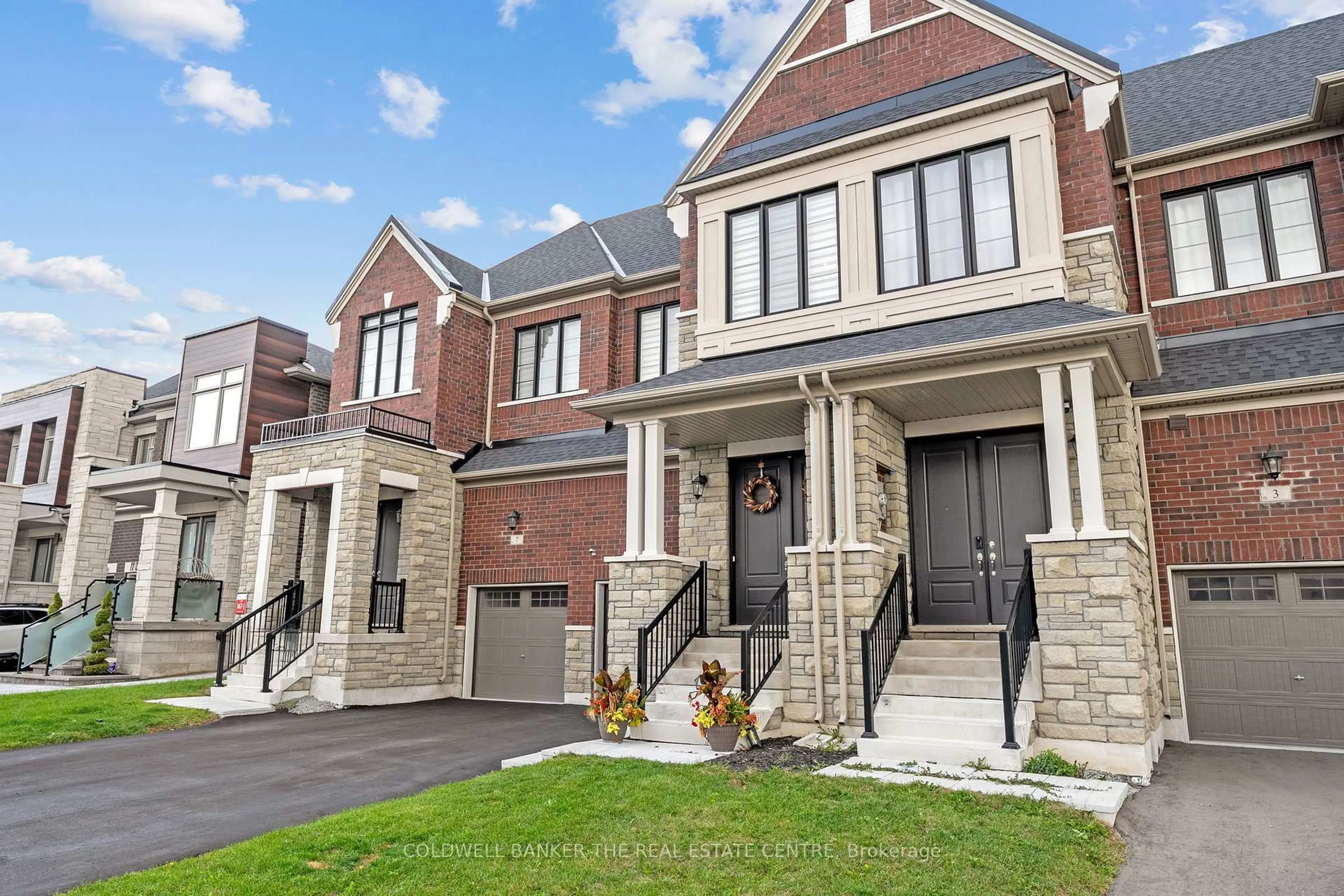 Home with brick exterior material, street for 5 Wesmina Ave, Whitchurch-Stouffville Ontario L4A 4V9