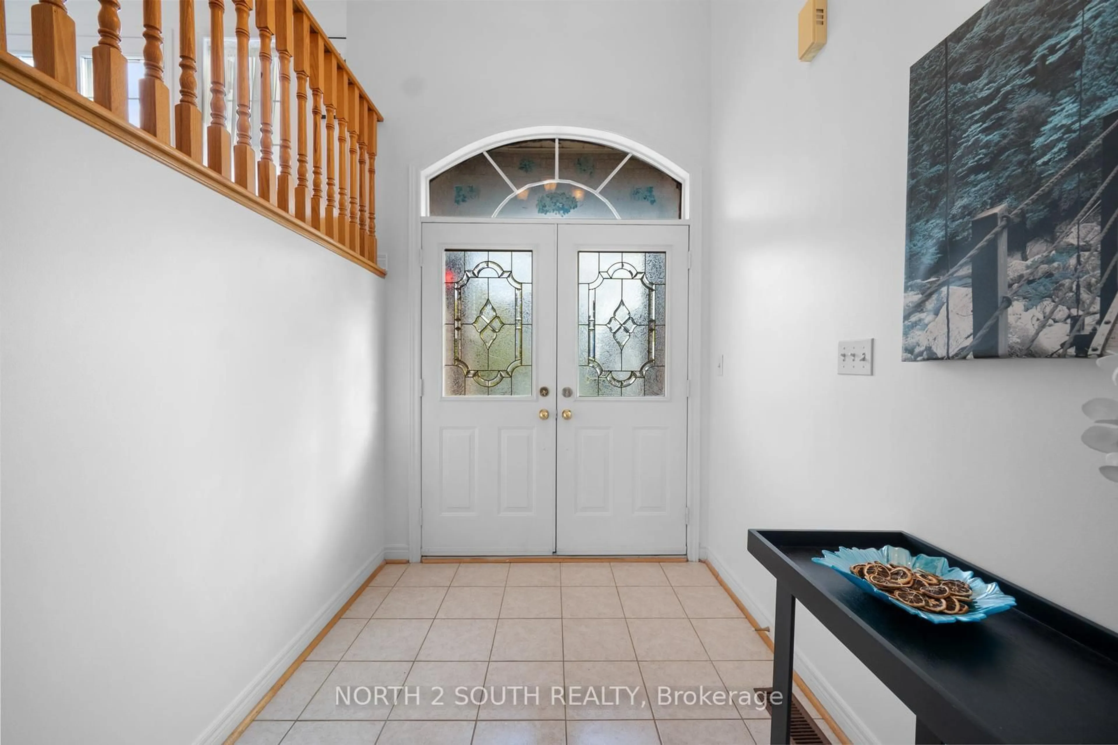 Indoor entryway for 46 Silverado Tr, Vaughan Ontario L4H 1W3