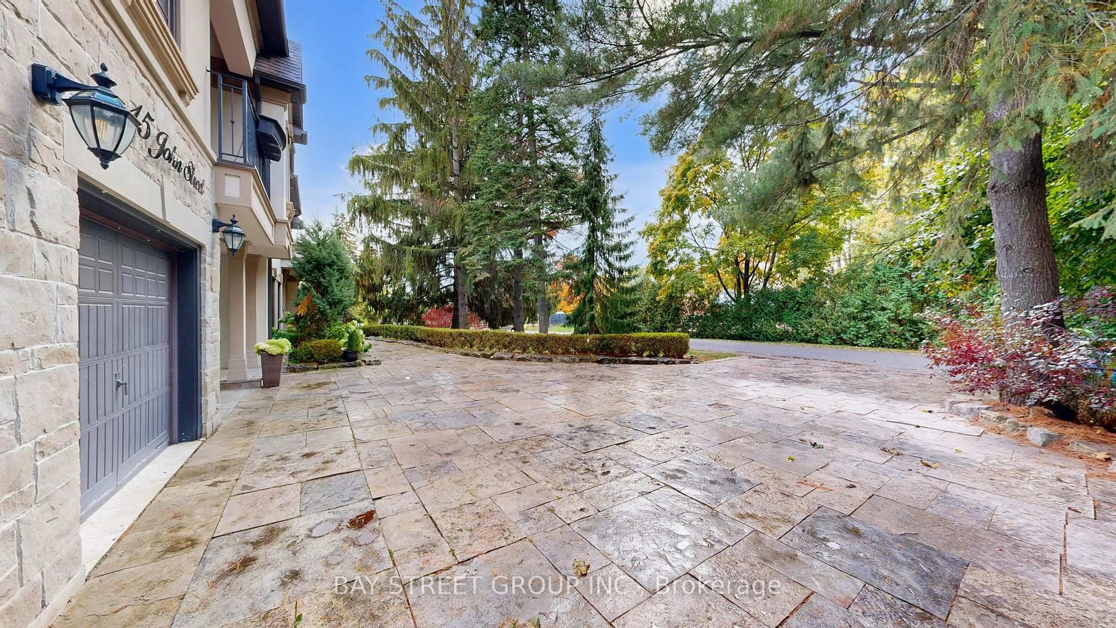 Patio, street for 45 John St, King Ontario L7B 1J6