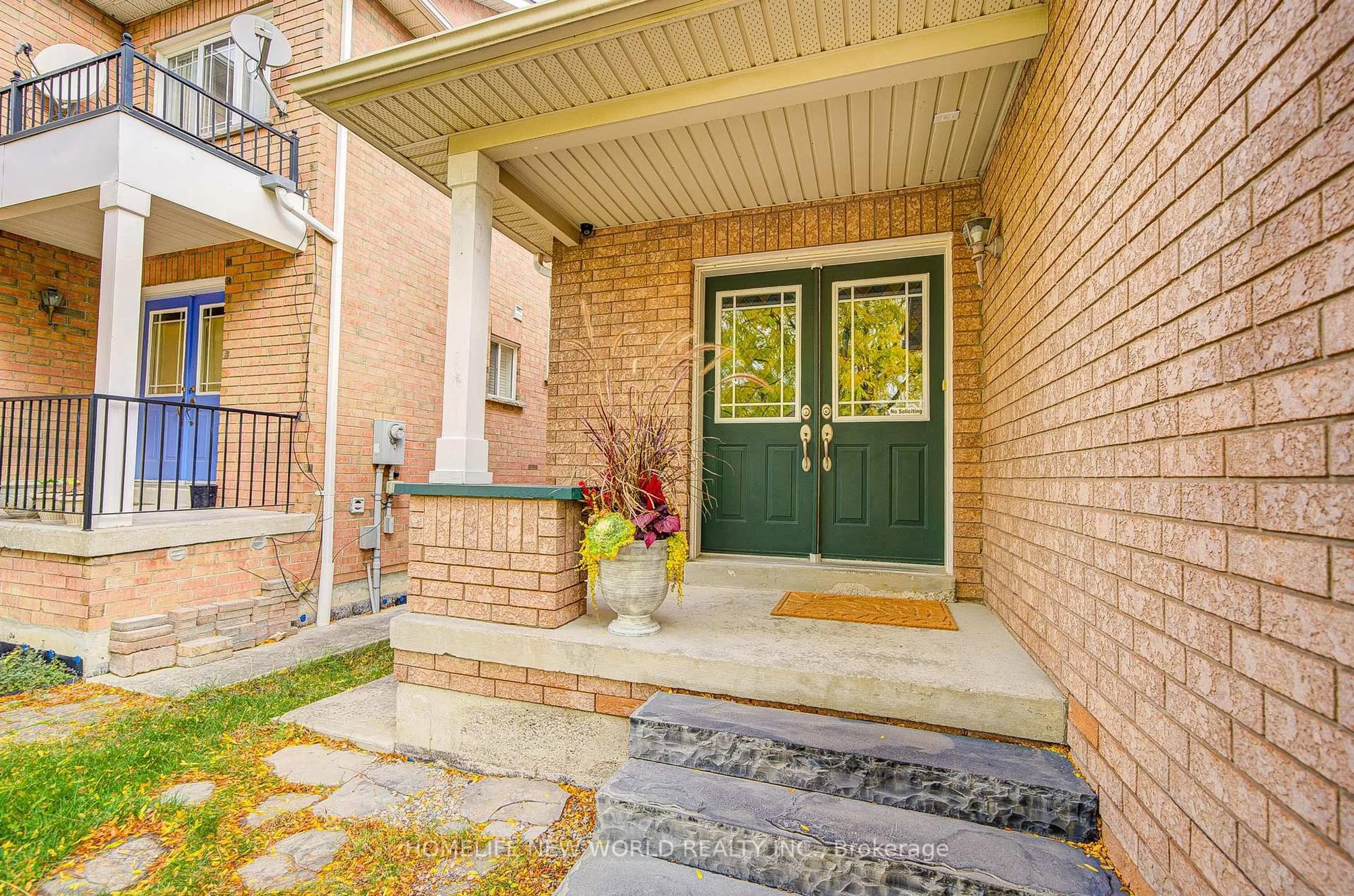 Indoor entryway for 186 Solway Ave, Vaughan Ontario L6A 3C3