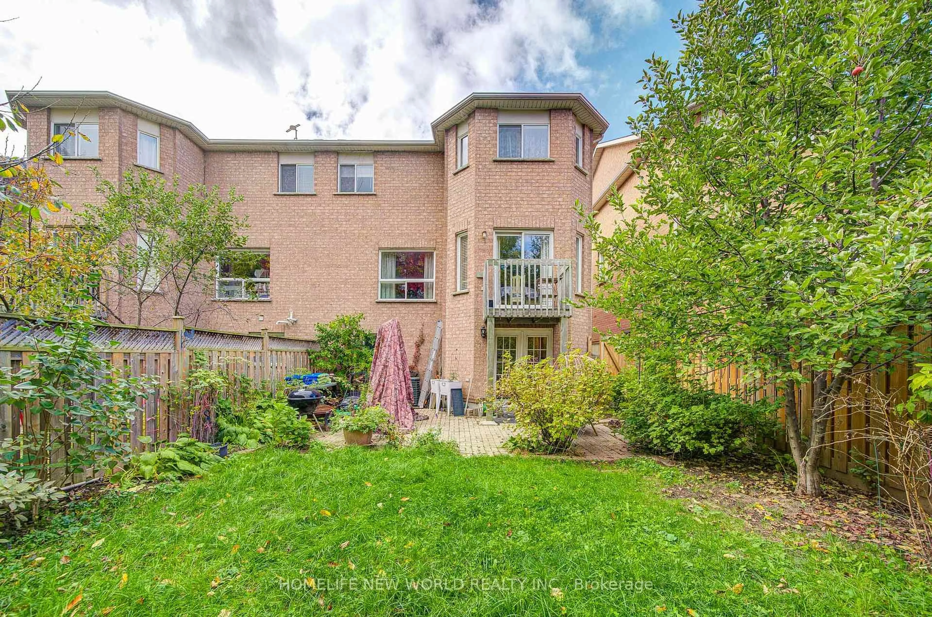 Patio, street for 186 Solway Ave, Vaughan Ontario L6A 3C3