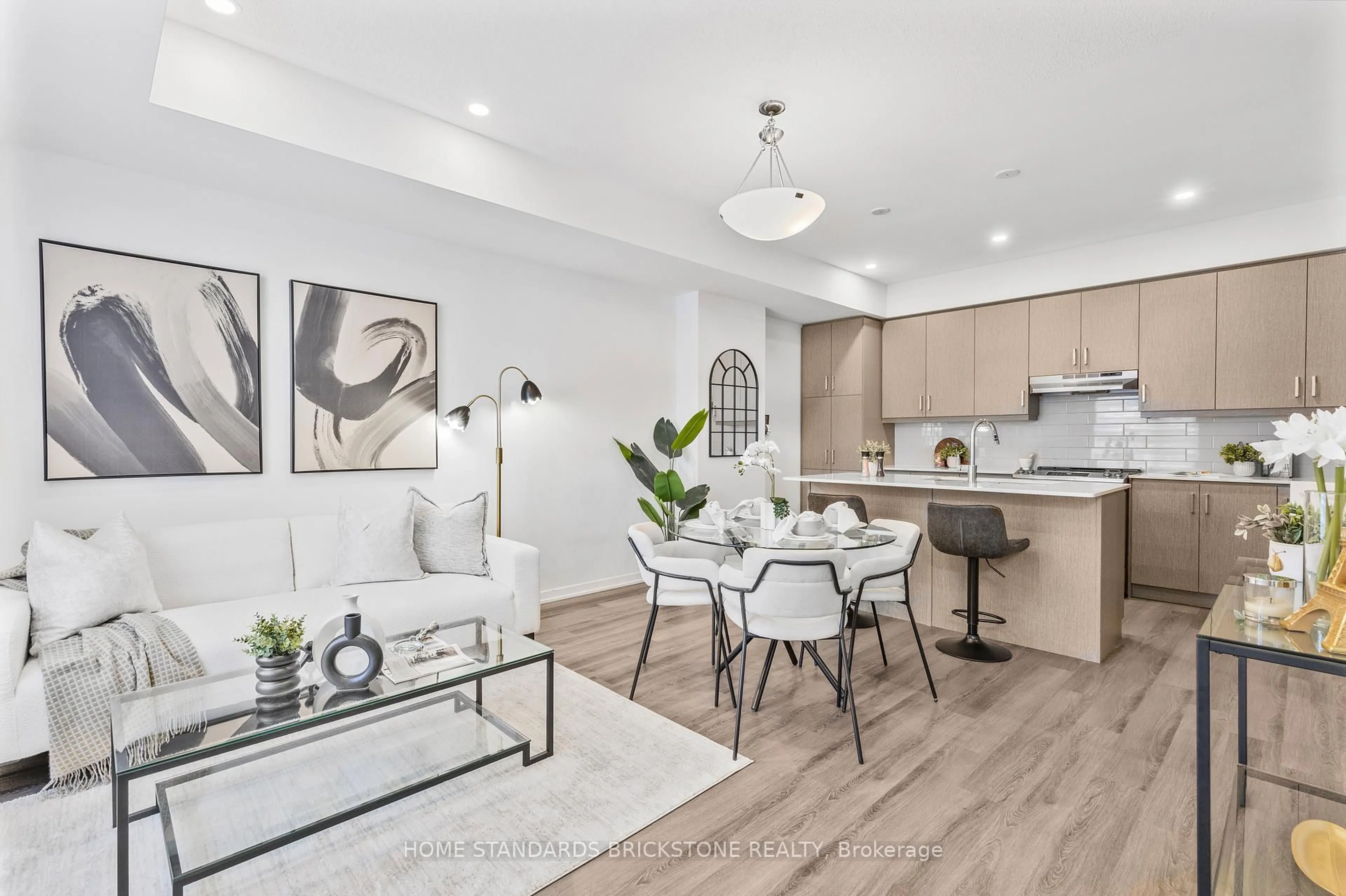 Open concept kitchen, unknown for 90 Honeycrisp Cres #TH 366, Vaughan Ontario L4K 0N6