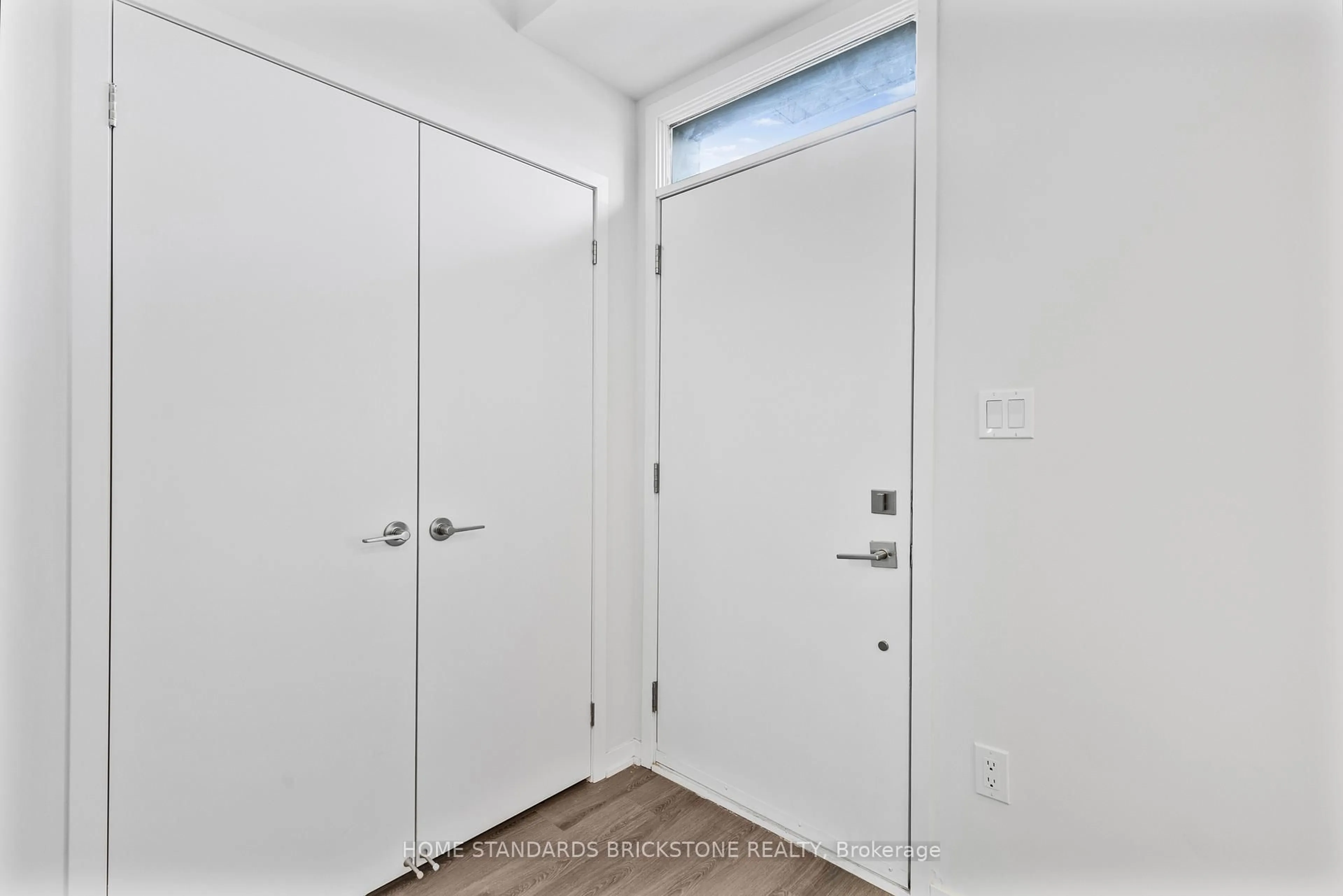 Indoor entryway for 90 Honeycrisp Cres #TH 366, Vaughan Ontario L4K 0N6