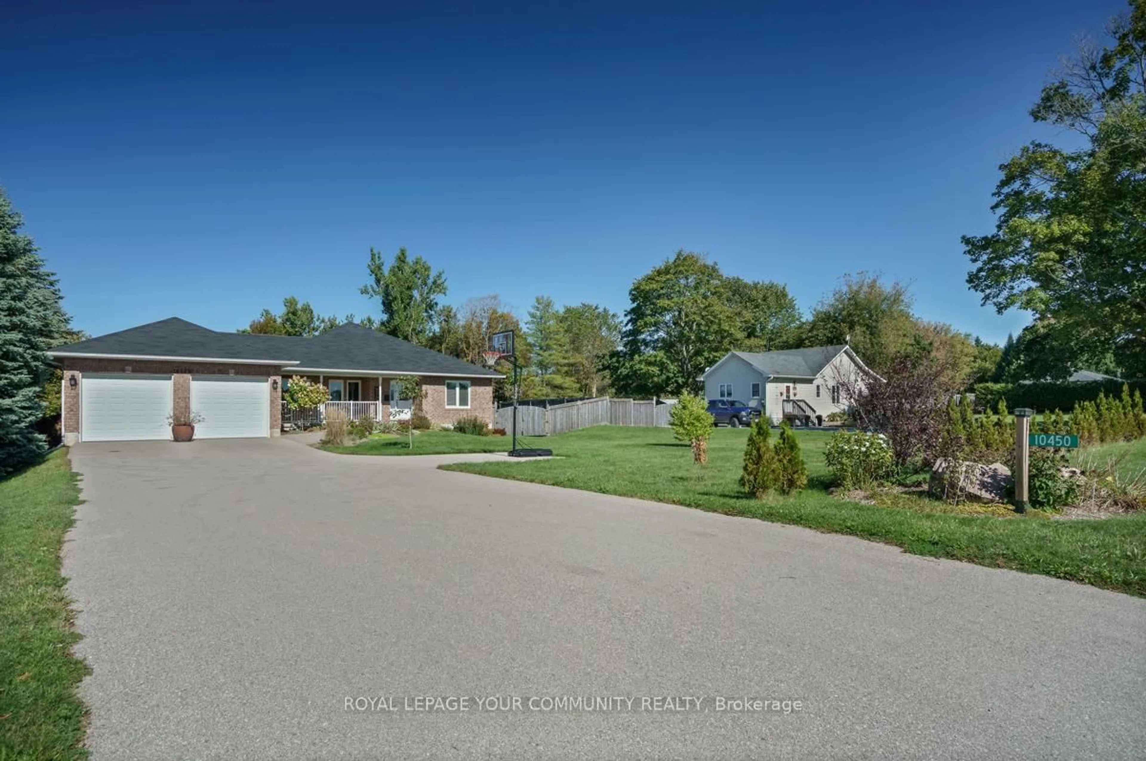 A pic from outside/outdoor area/front of a property/back of a property/a pic from drone, street for 10450 Ravenshoe Rd, Georgina Ontario L0C 1L0