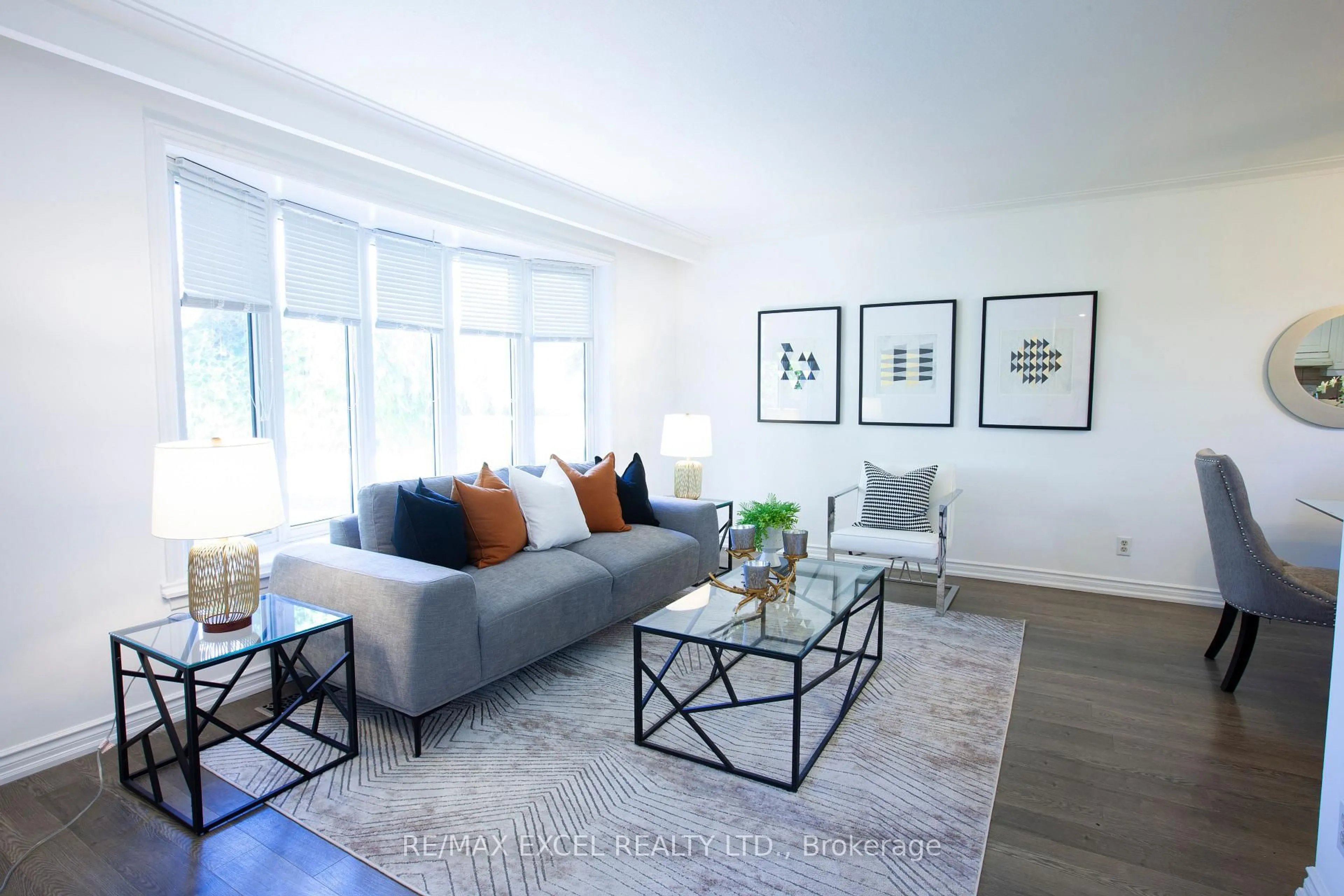 Living room with furniture, unknown for 33 Alanadale Ave, Markham Ontario L3P 1S4