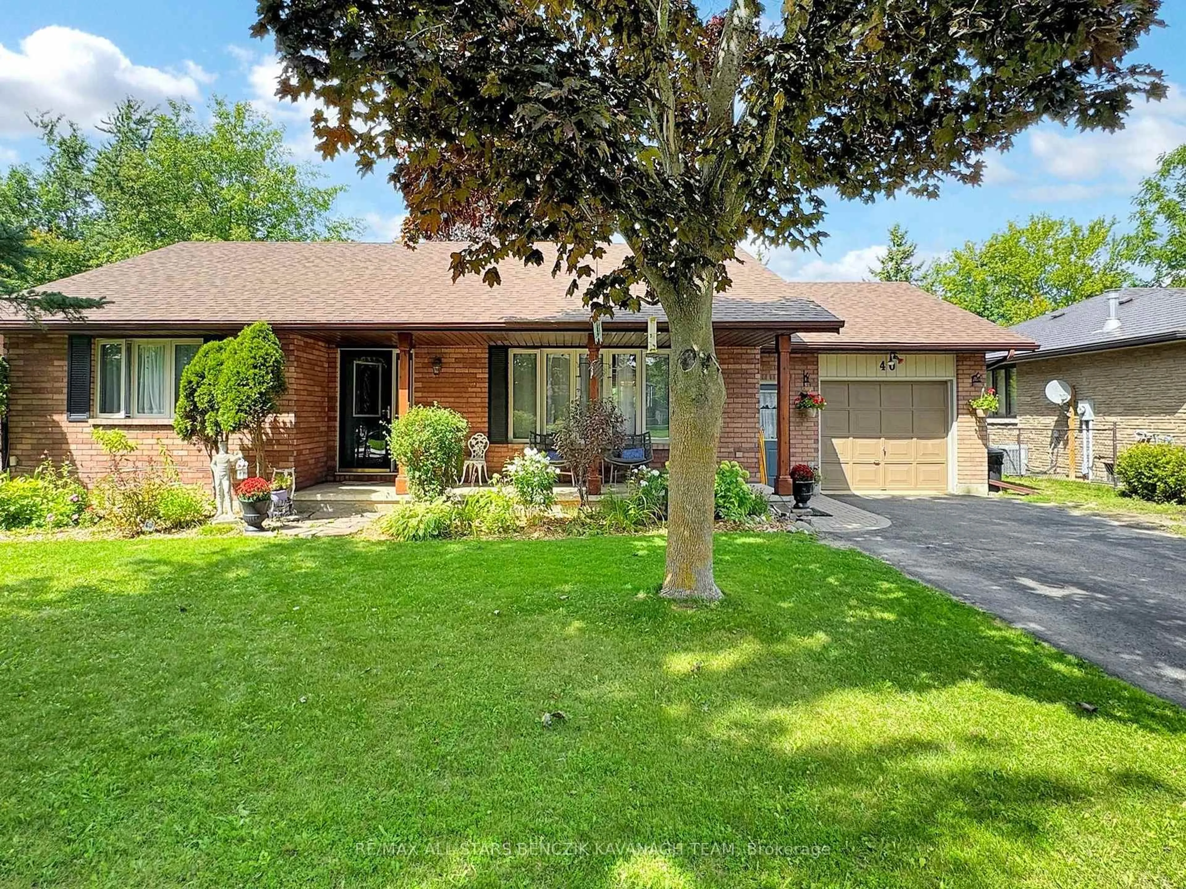 Home with brick exterior material, street for 40 Southern Crt, Brock Ontario L0C 1H0