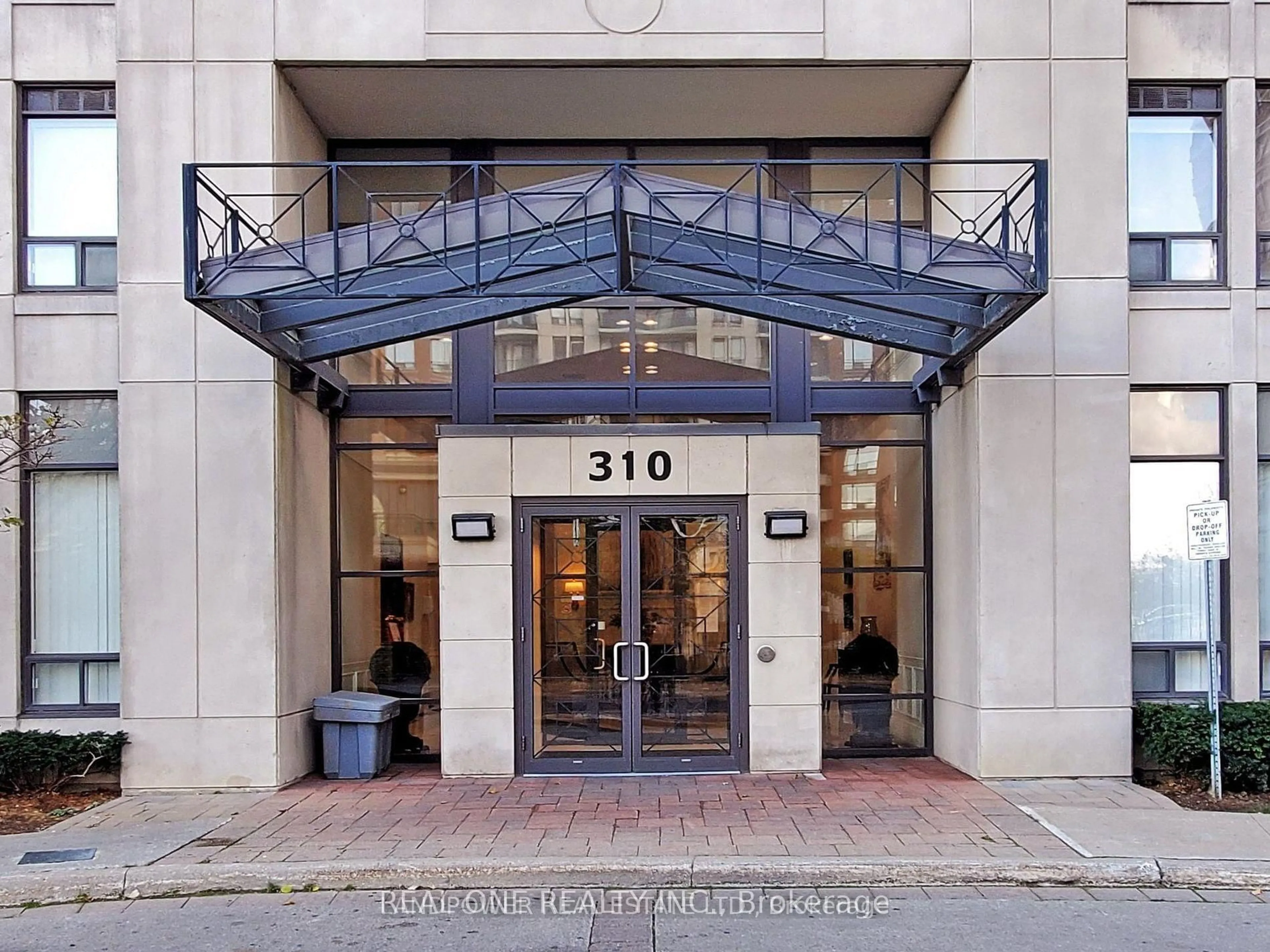 Indoor foyer for 310 Red Maple Rd #1203, Richmond Hill Ontario L4C 0T7