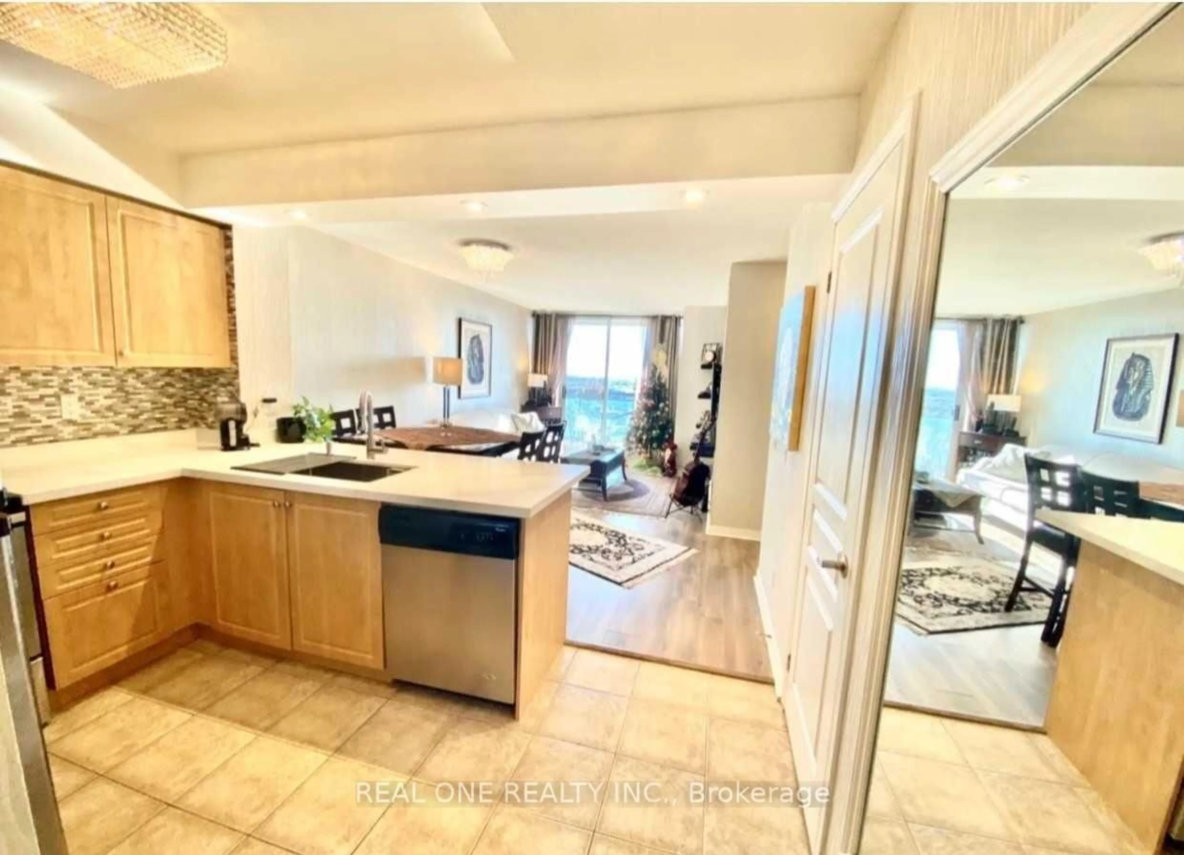 Open concept kitchen, ceramic/tile floor for 310 Red Maple Rd #1203, Richmond Hill Ontario L4C 0T7