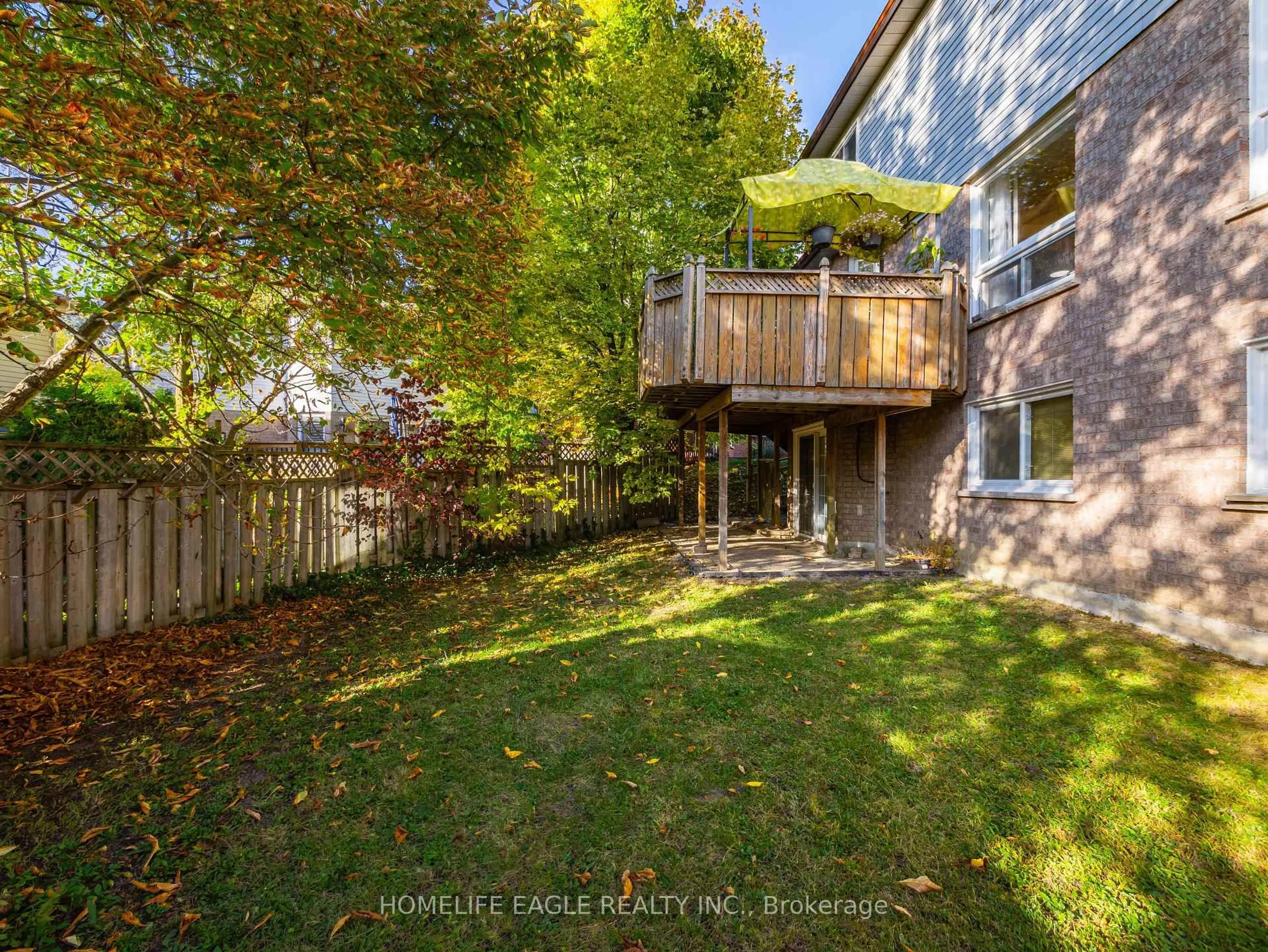 A pic from outside/outdoor area/front of a property/back of a property/a pic from drone, unknown for 55 Attridge Dr, Aurora Ontario L4G 6J4