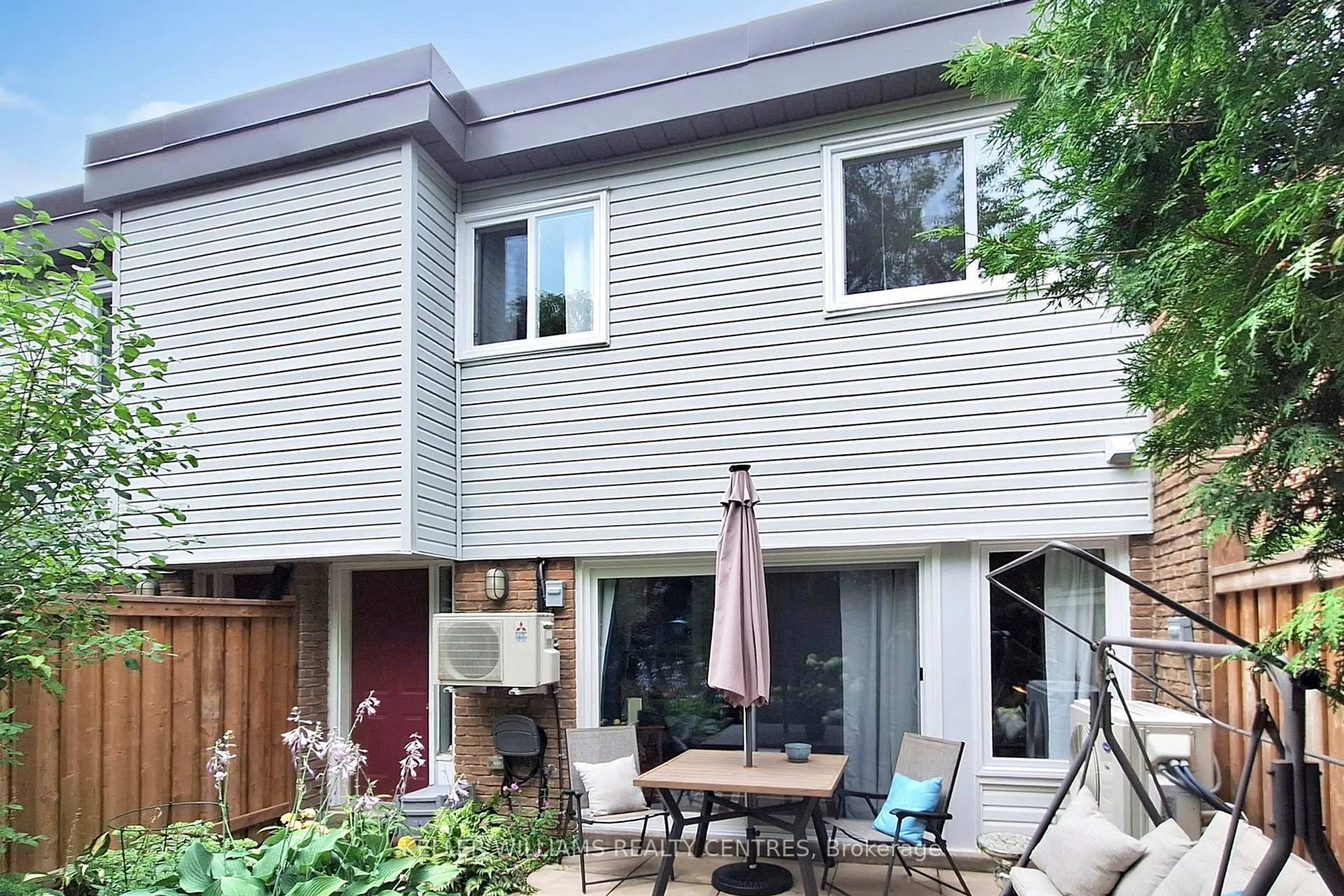 Home with vinyl exterior material, street for 237 Milestone Cres #85, Aurora Ontario L4G 3M2