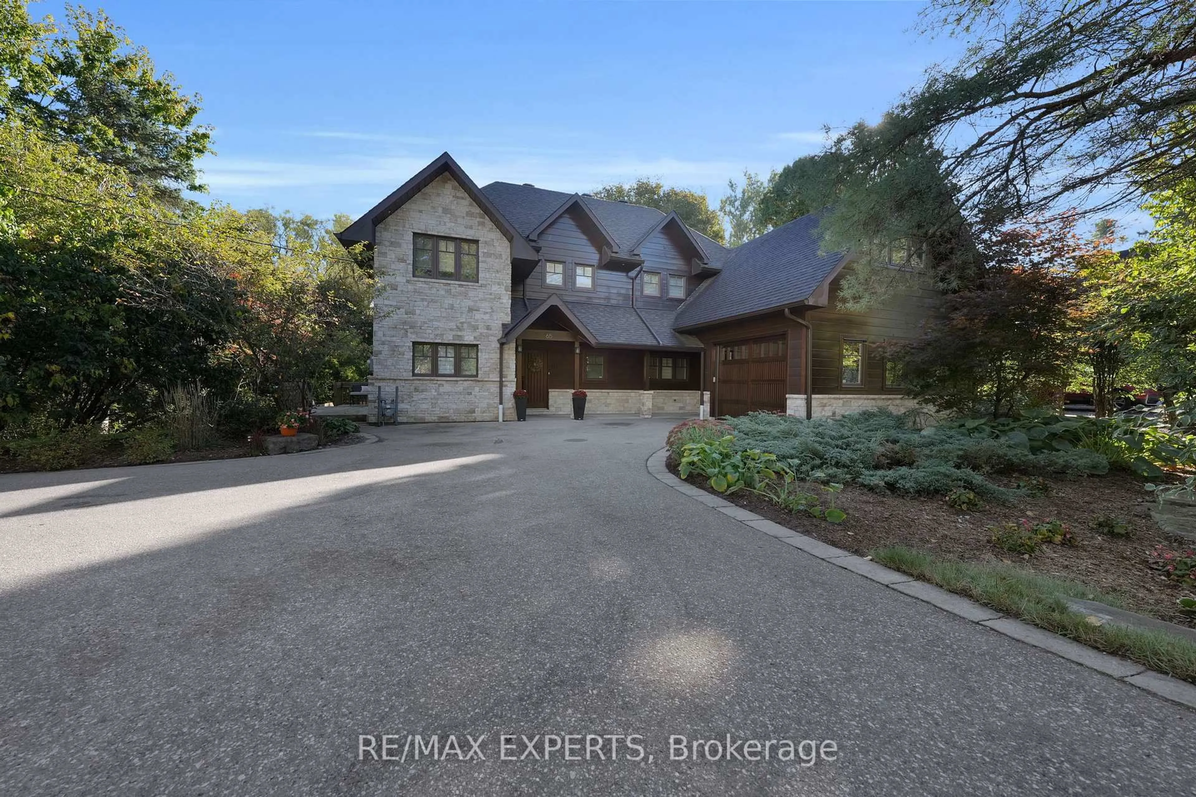 A pic from outside/outdoor area/front of a property/back of a property/a pic from drone, street for 65 John St, King Ontario L7B 1J6