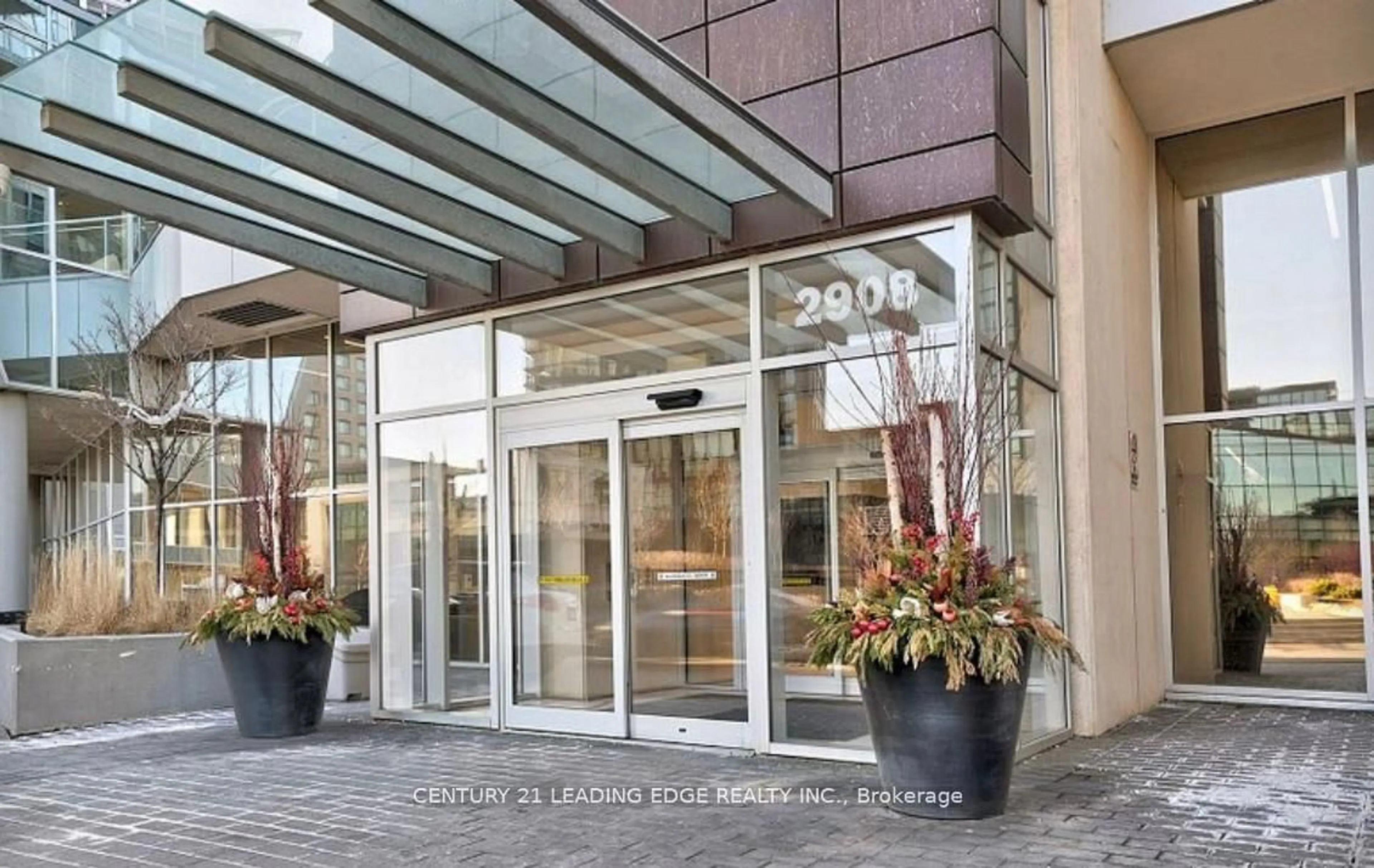 Indoor foyer for 2908 Hwy 7 #1207, Vaughan Ontario L4K 0K5