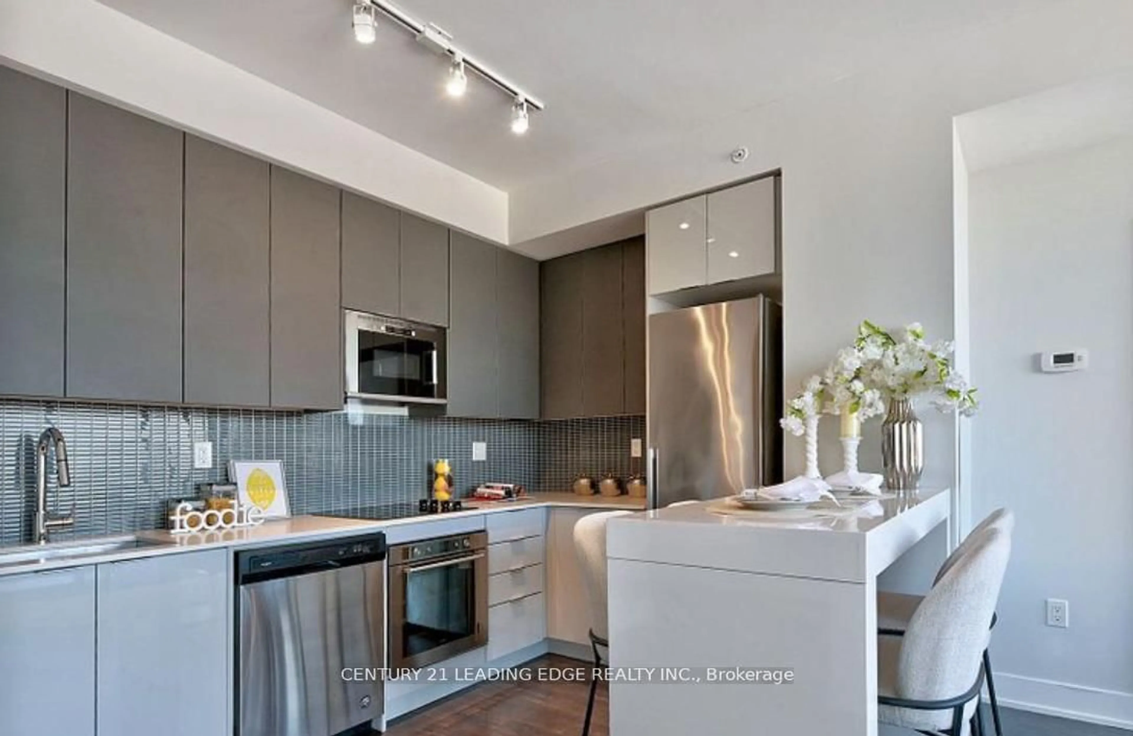 Contemporary kitchen, unknown for 2908 Hwy 7 #1207, Vaughan Ontario L4K 0K5