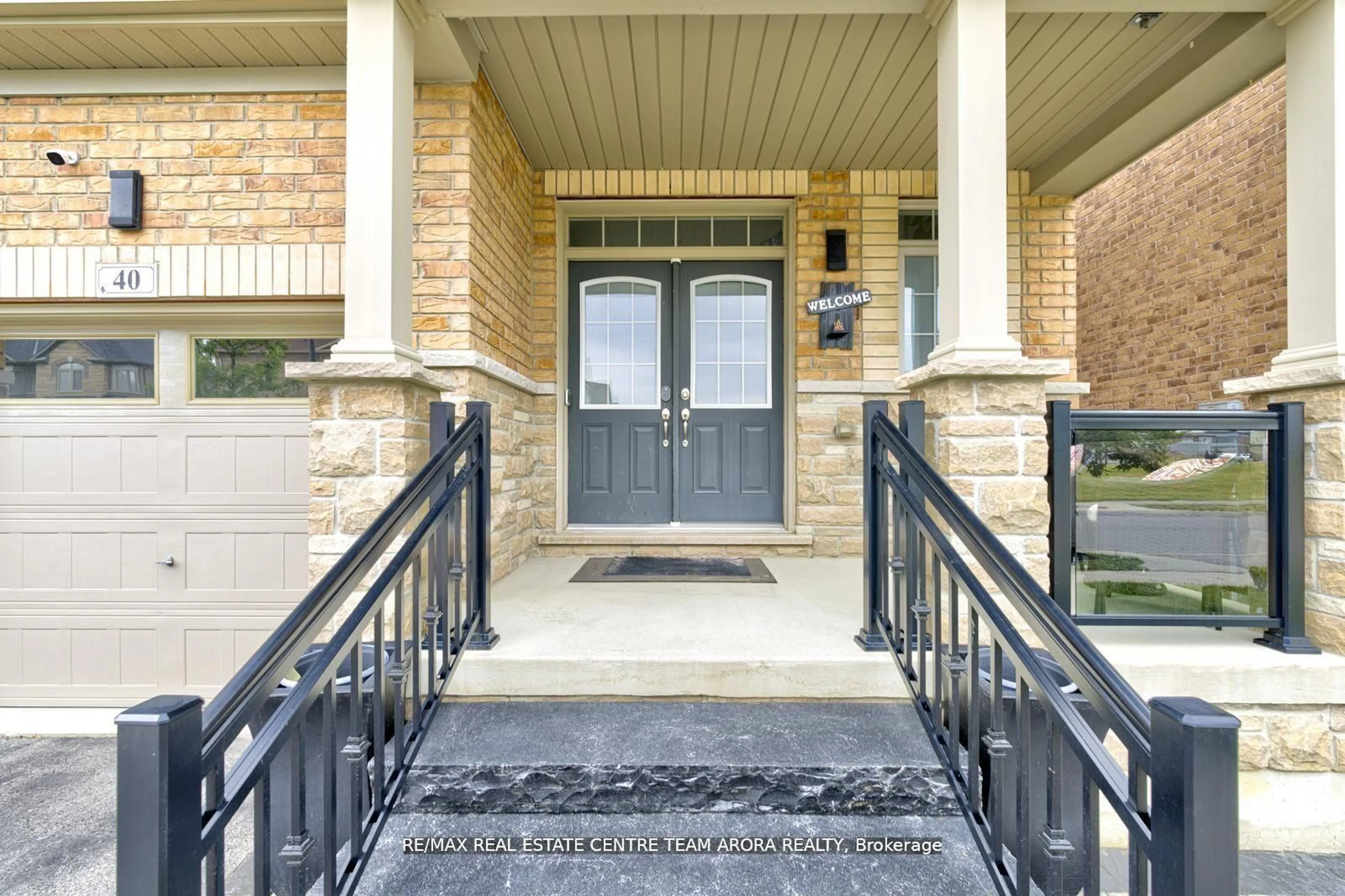 Indoor entryway for 40 Killington Ave, Vaughan Ontario L4H 3Y5
