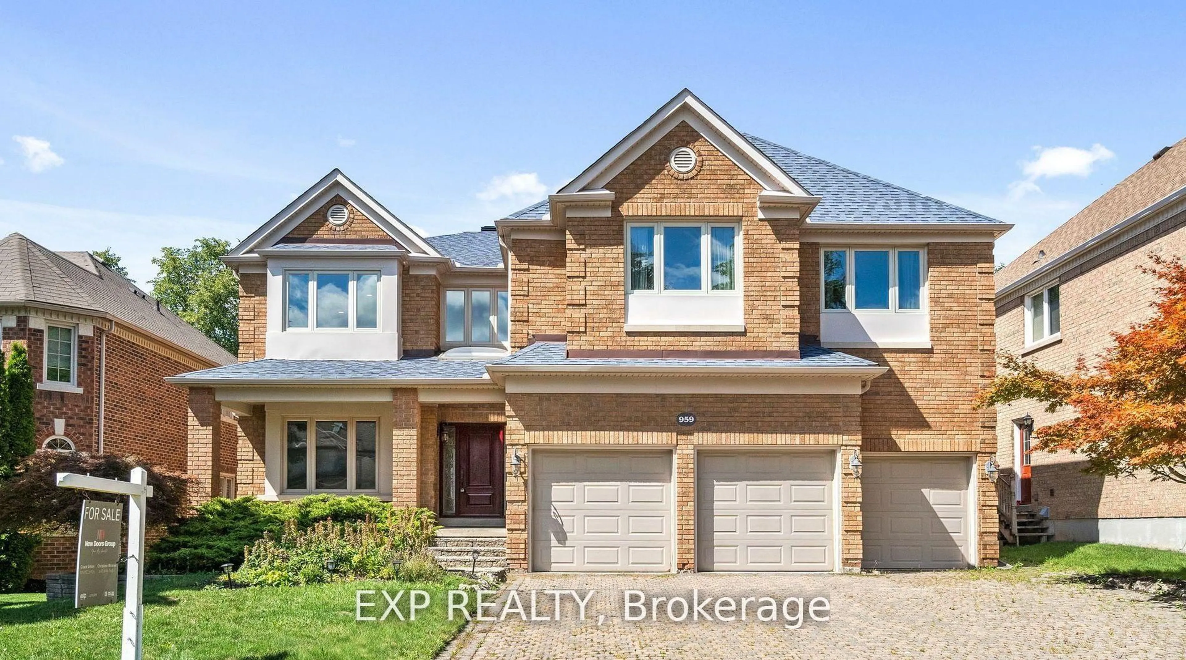 Home with brick exterior material, building for 959 Lockwood Circ, Newmarket Ontario L3X 1M1