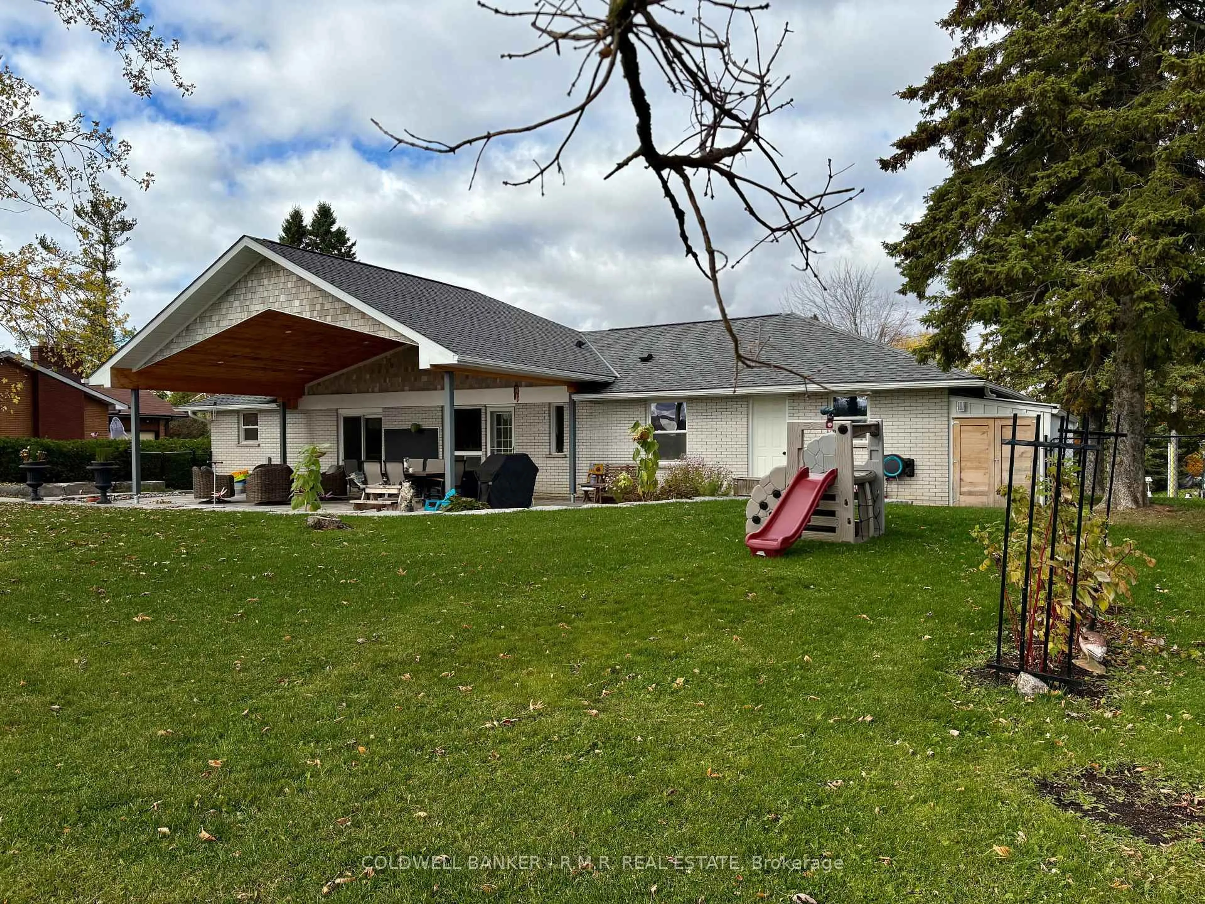 A pic from outside/outdoor area/front of a property/back of a property/a pic from drone, unknown for 126 Park St, Brock Ontario L0E 1E0