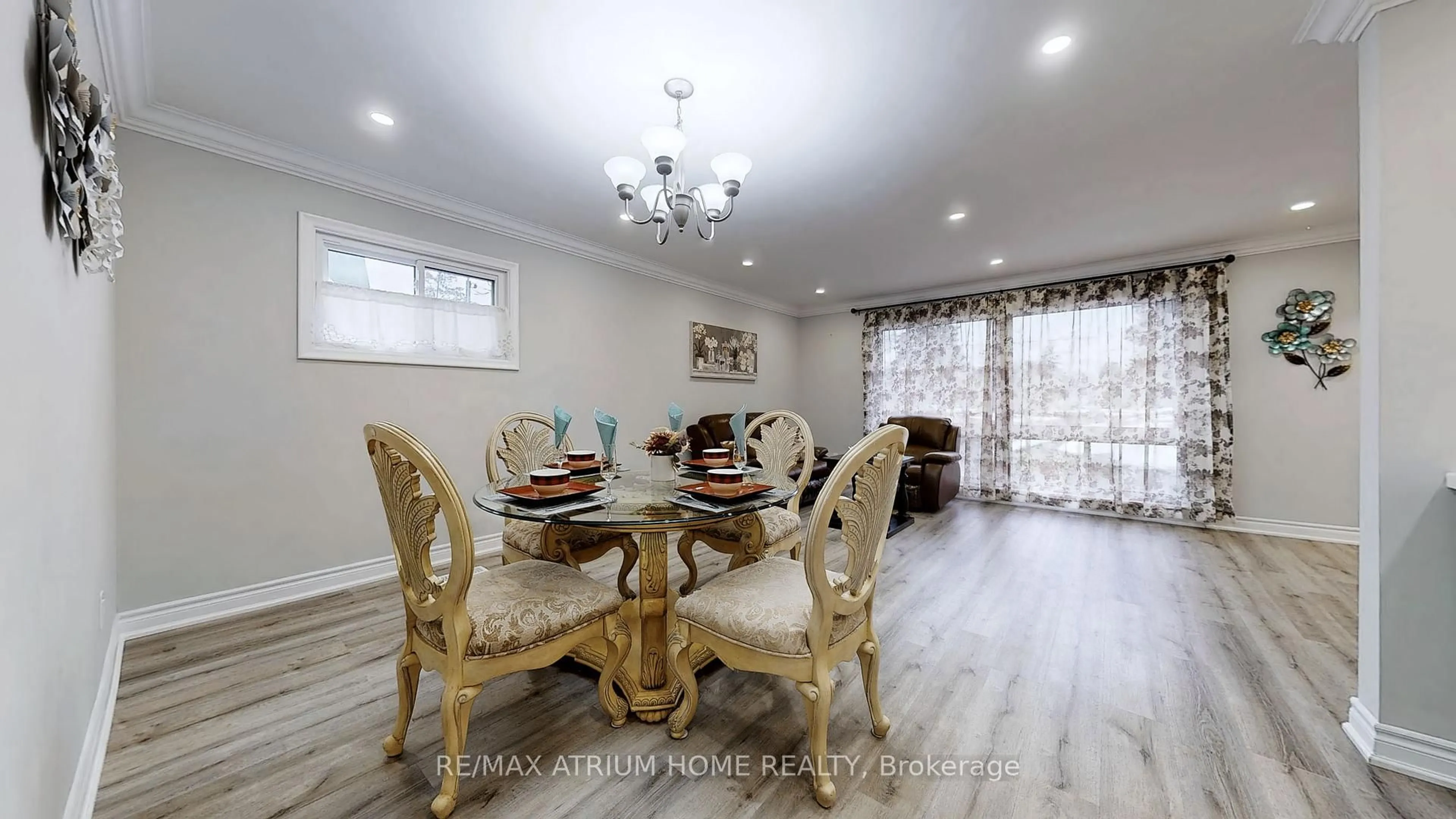 Dining room, wood/laminate floor for 347 OSIRIS Dr, Richmond Hill Ontario L4C 2P6