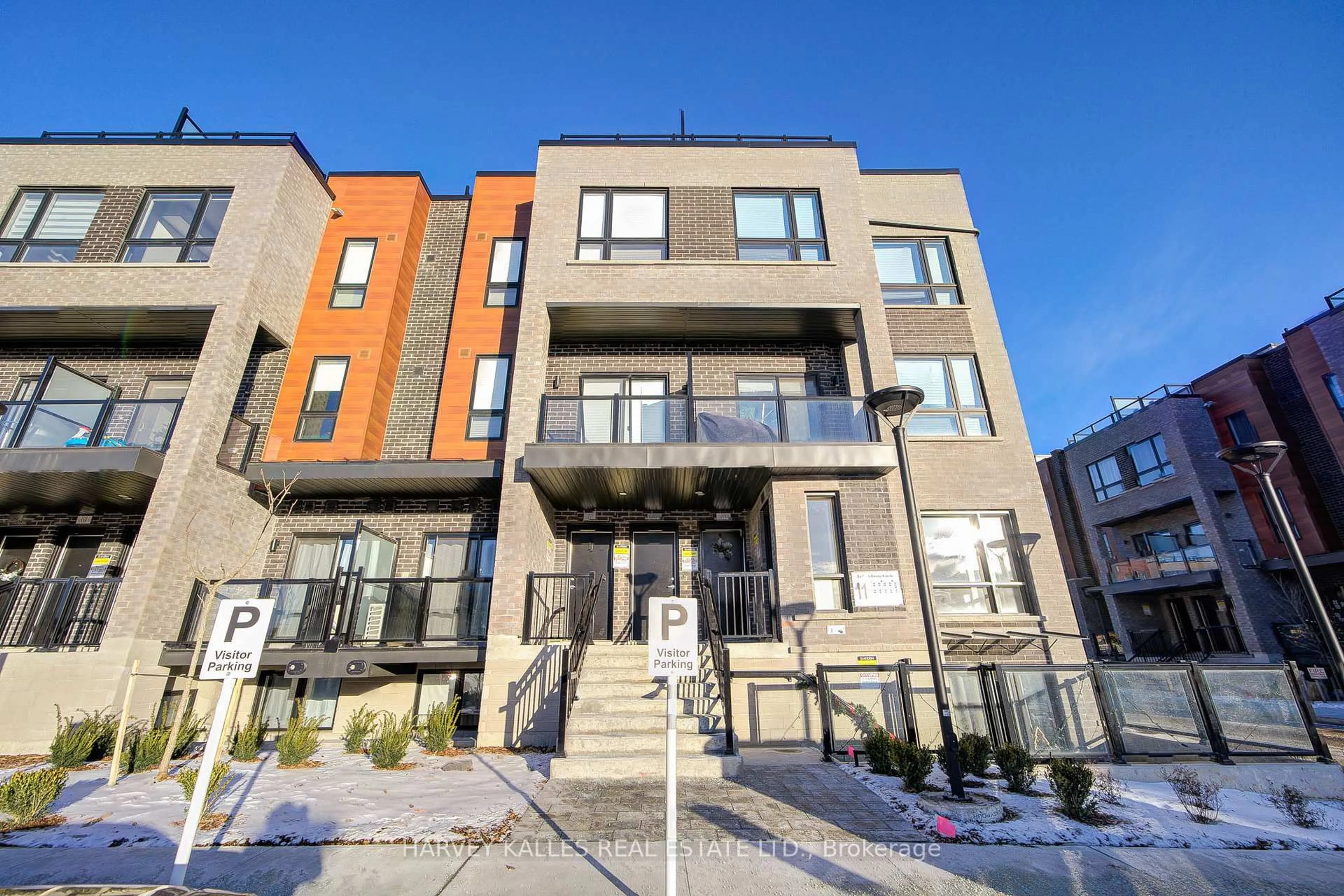 Unknown for 11 Lytham Green Circ #2, Newmarket Ontario L3Y 0H5