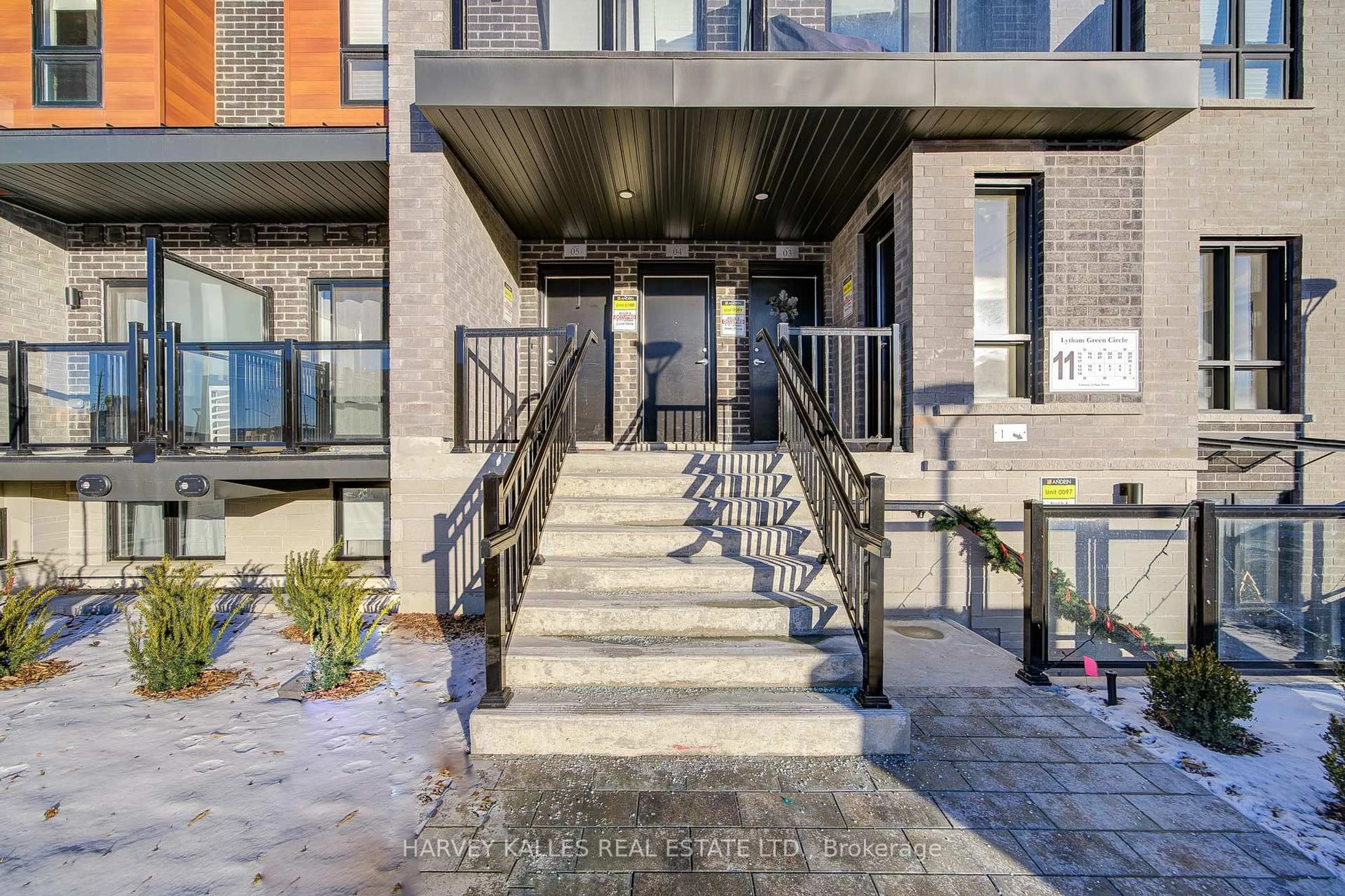 Unknown for 11 Lytham Green Circ #2, Newmarket Ontario L3Y 0H5