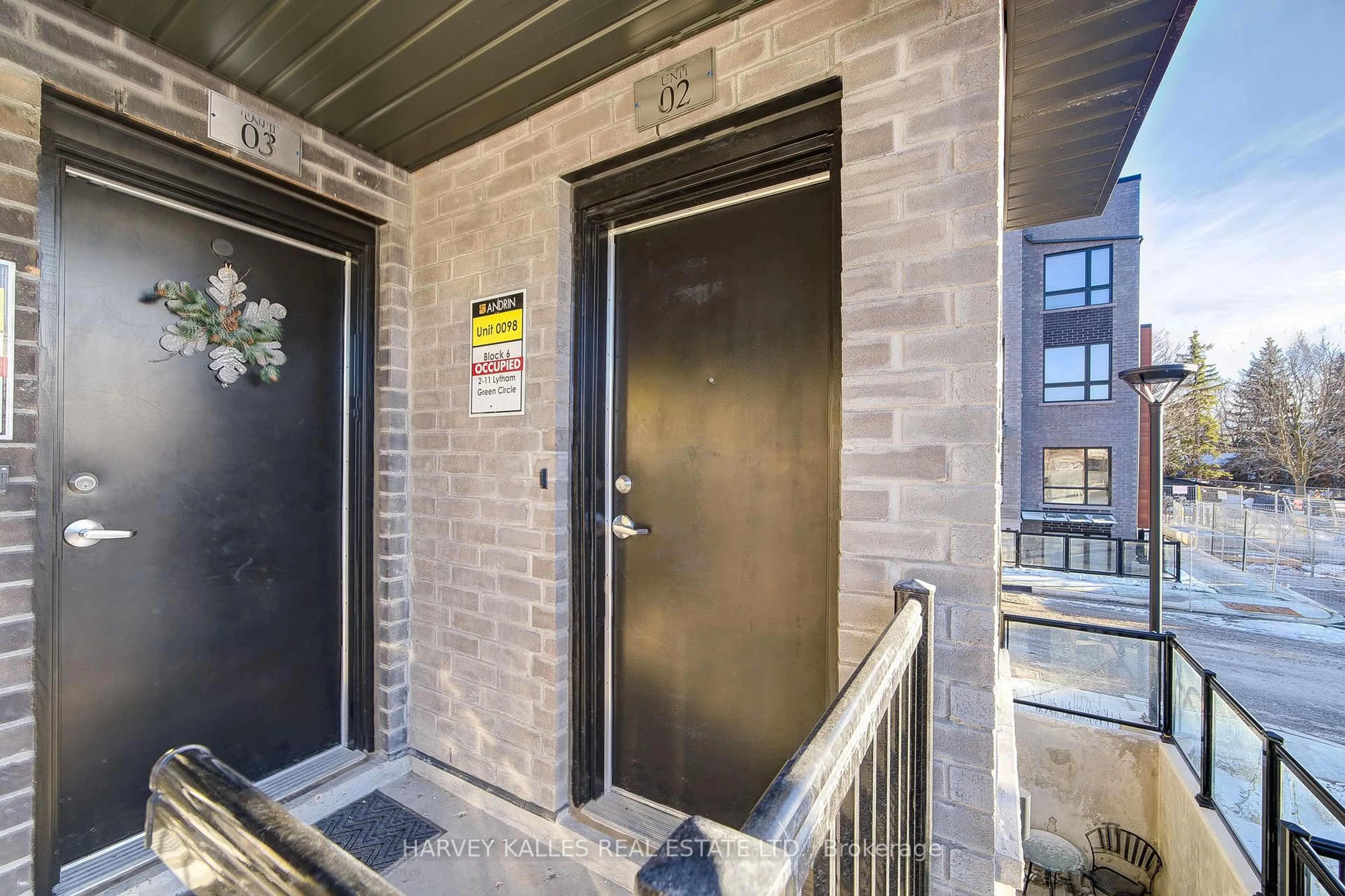 Indoor entryway for 11 Lytham Green Circ #2, Newmarket Ontario L3Y 0H5