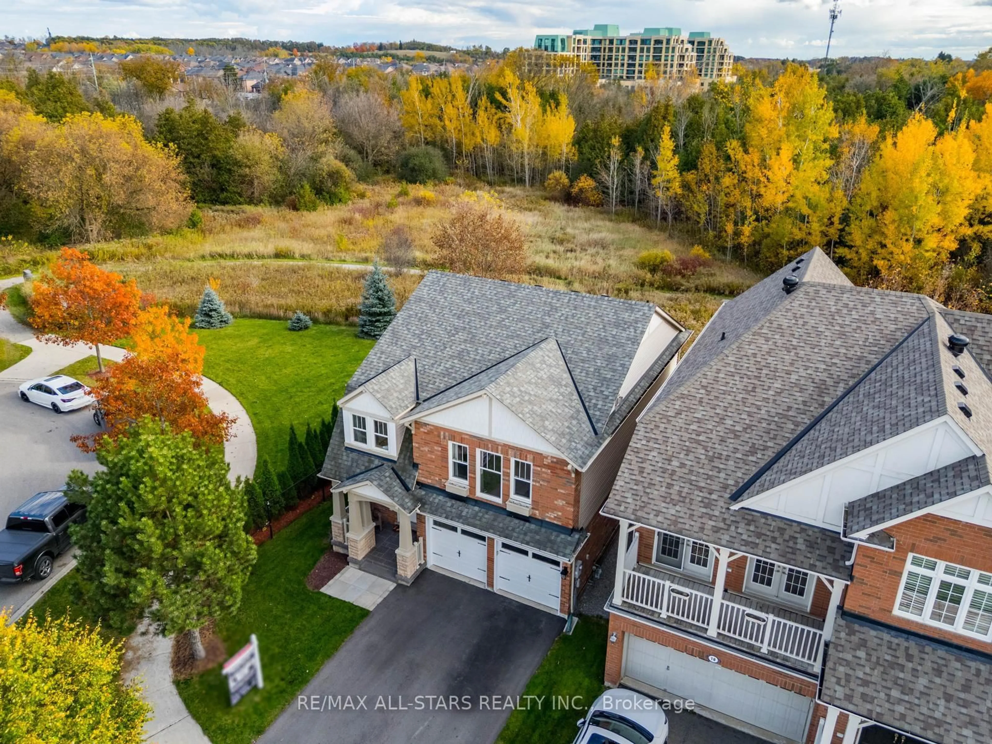 A pic from outside/outdoor area/front of a property/back of a property/a pic from drone, unknown for 14 CLAUSFARM Lane, Whitchurch-Stouffville Ontario L4A 0A8