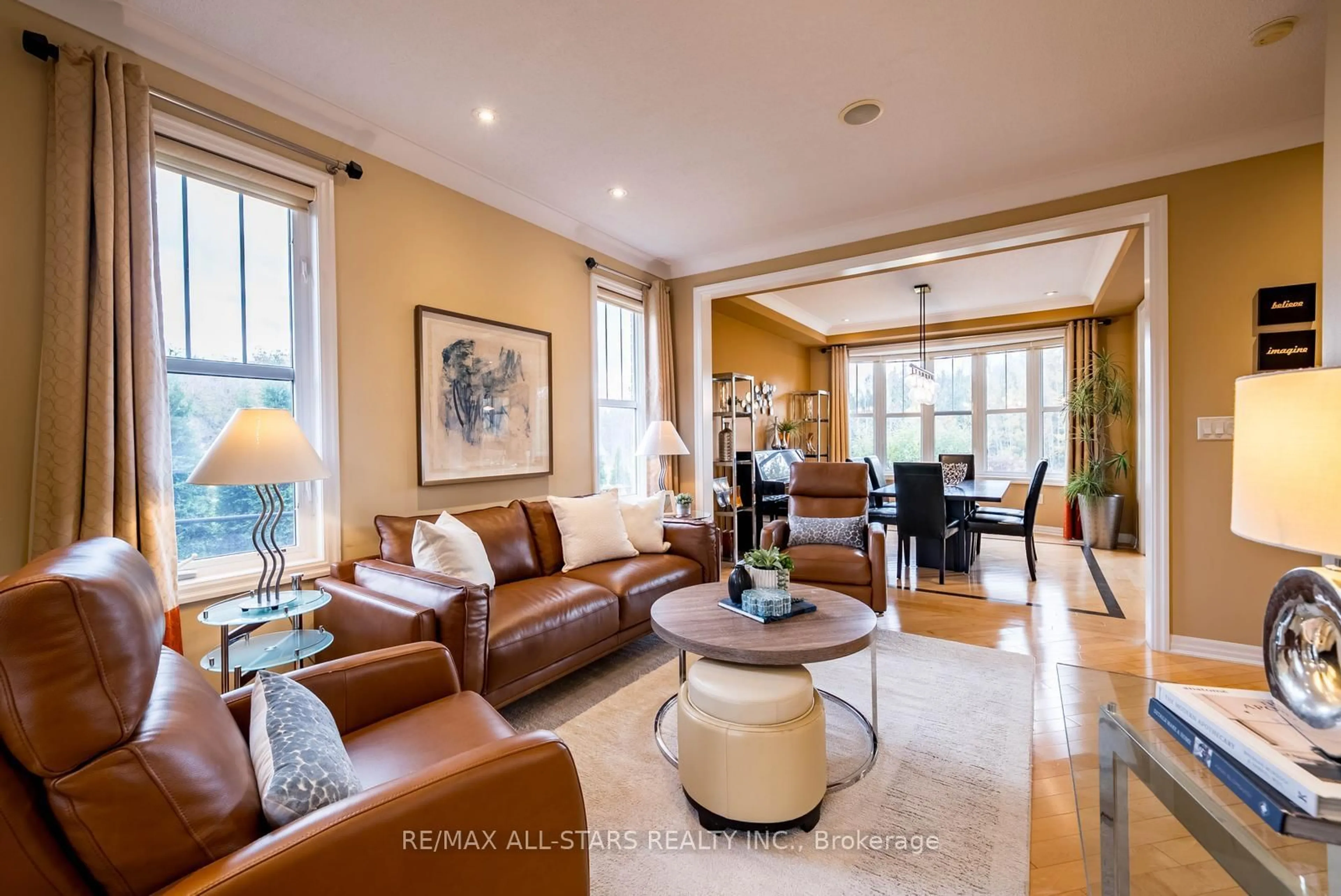 Living room with furniture, unknown for 14 CLAUSFARM Lane, Whitchurch-Stouffville Ontario L4A 0A8