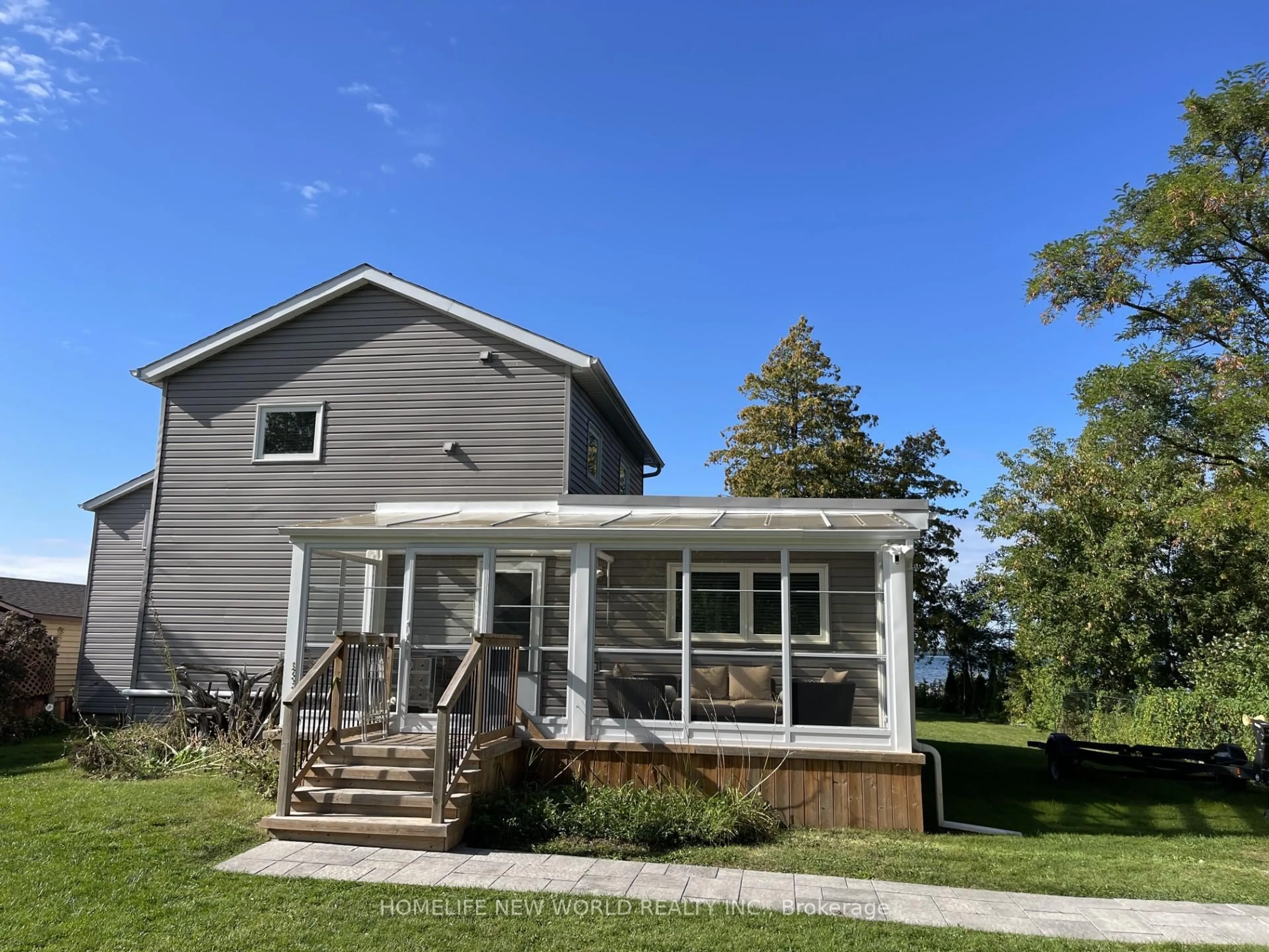 Home with vinyl exterior material, water/lake/river/ocean view for 10 Burnie Rd, Georgina Ontario L0E 1N0