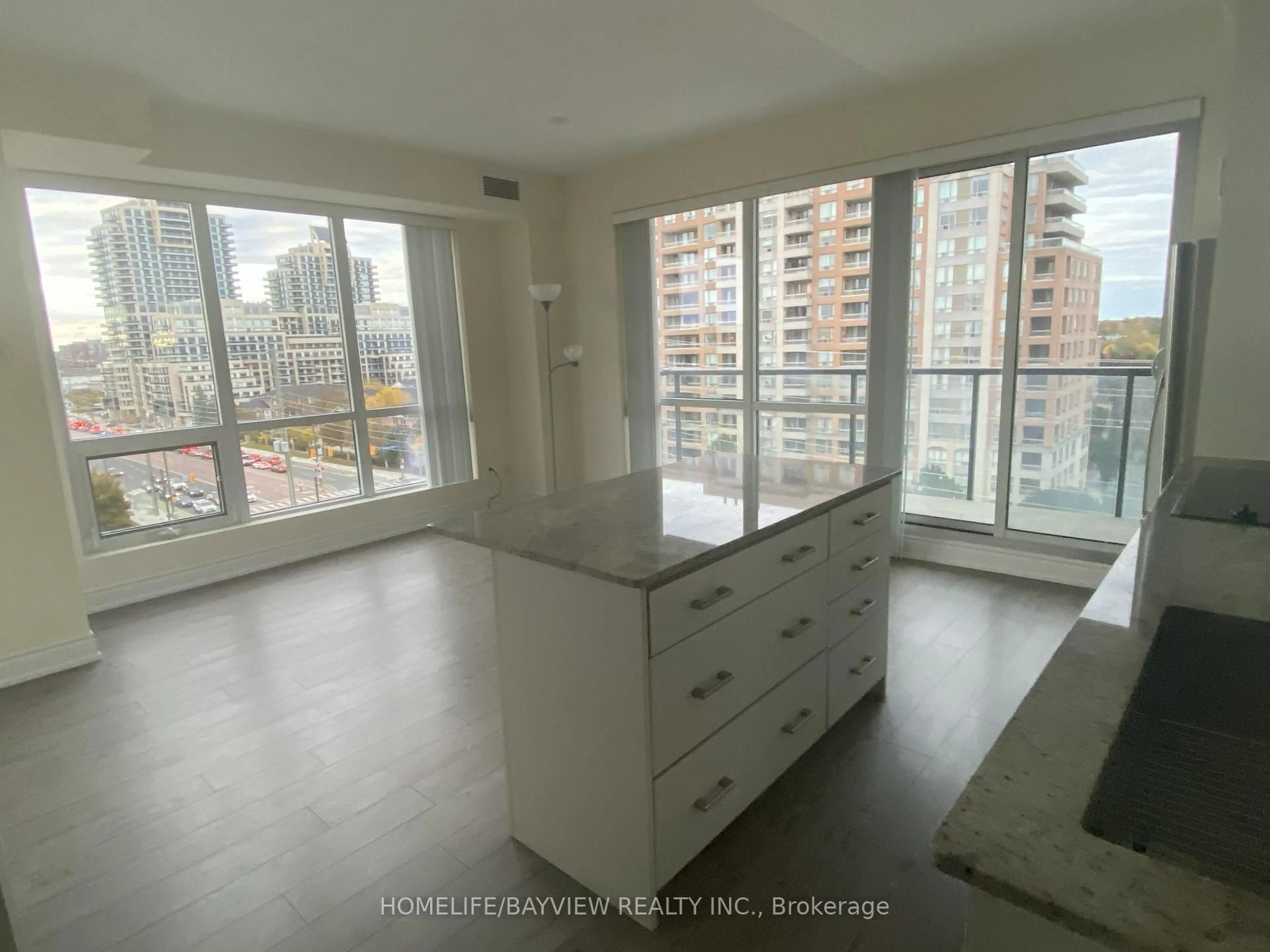 Standard kitchen, unknown for 9090 Yonge St #805B, Richmond Hill Ontario L4C 0Z1