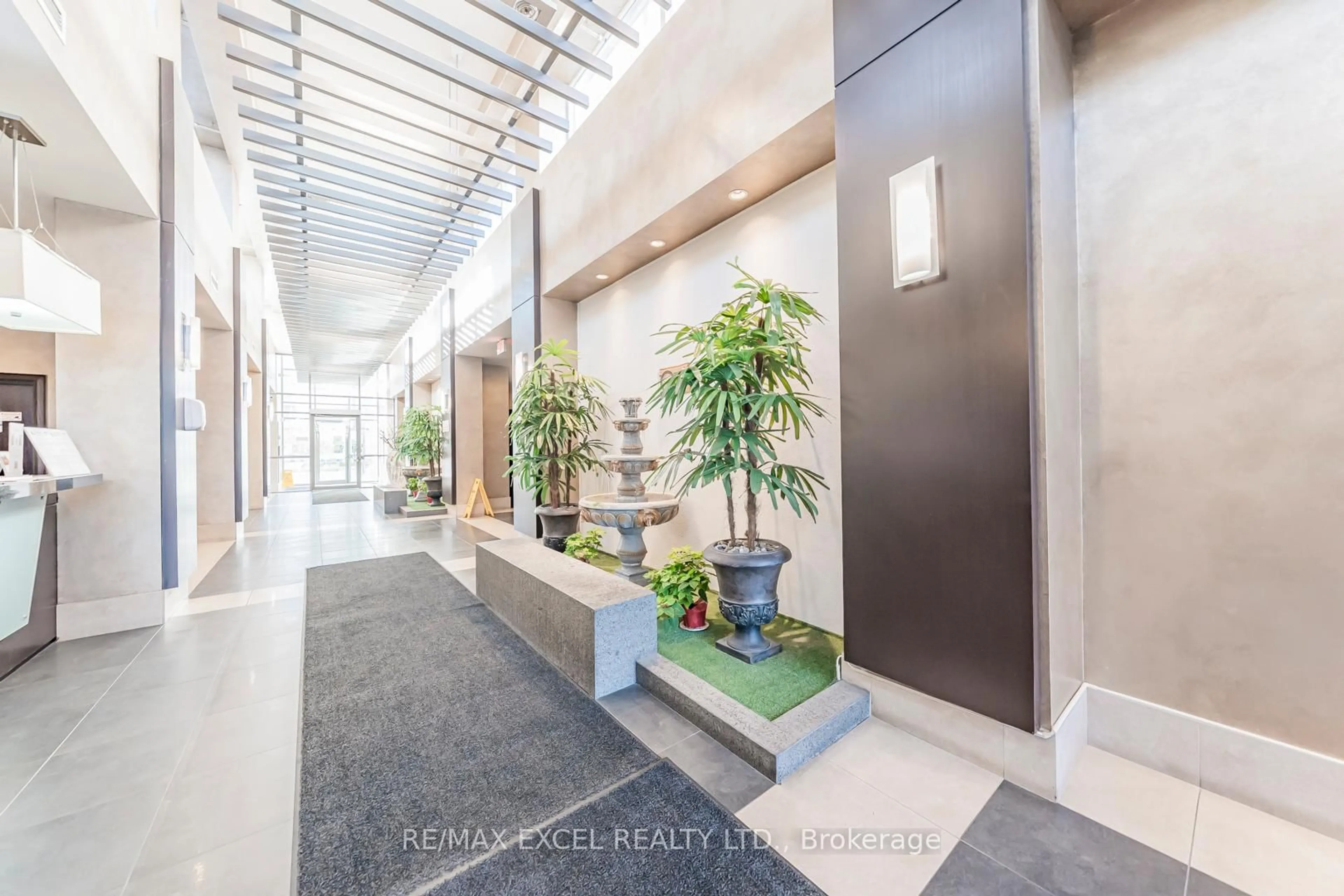 Indoor foyer for 1 Upper Duke Cres #110, Markham Ontario L6G 0B6
