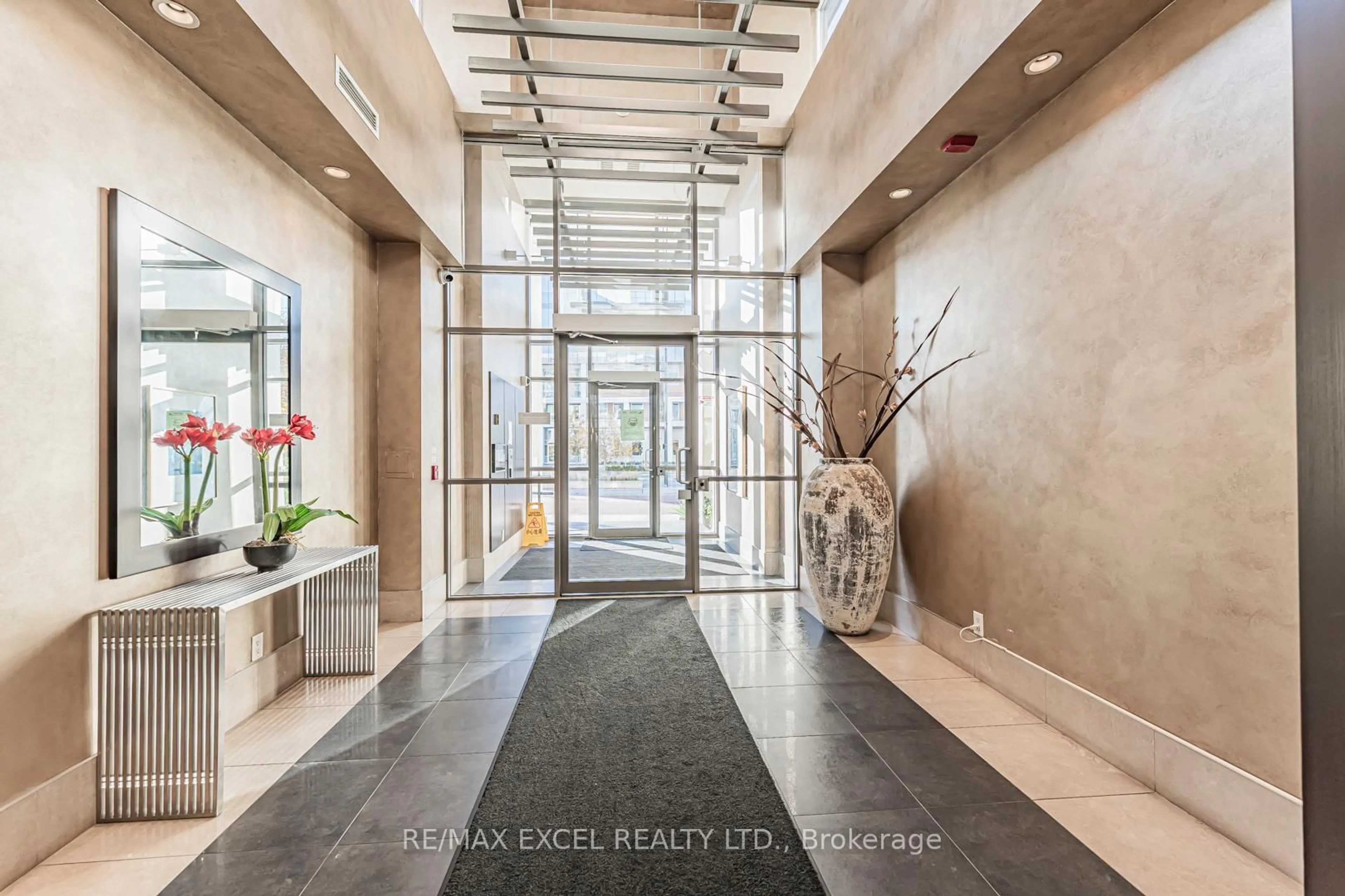 Indoor foyer for 1 Upper Duke Cres #110, Markham Ontario L6G 0B6