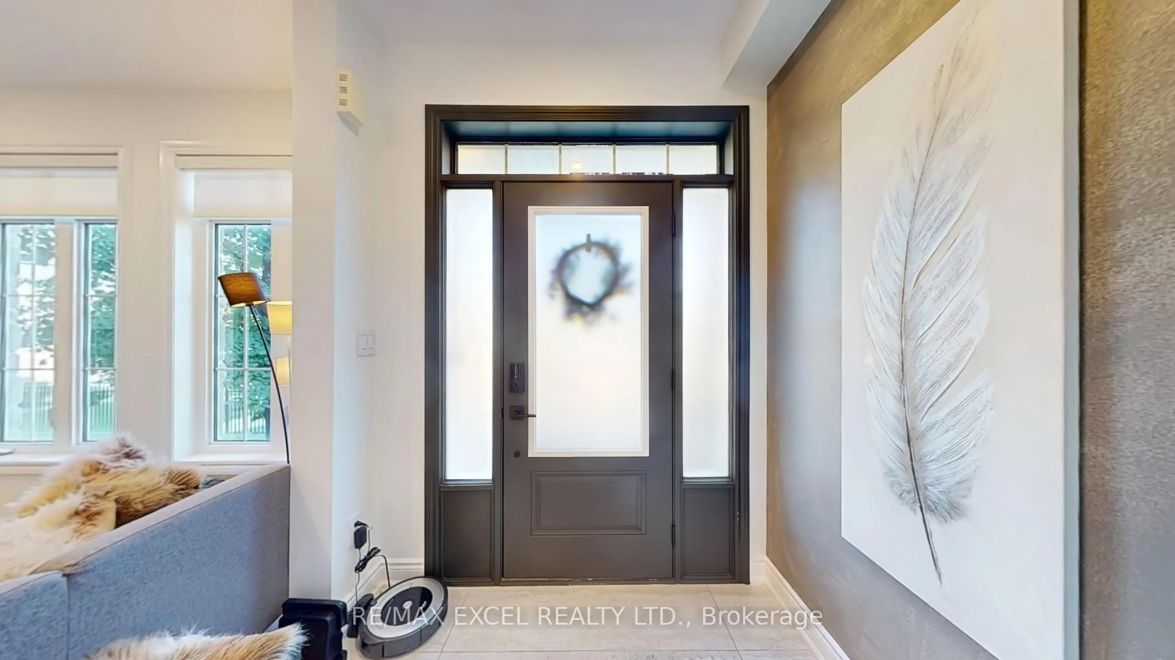 Indoor entryway for 62 Mack Clement Lane, Richmond Hill Ontario L4S 0G2