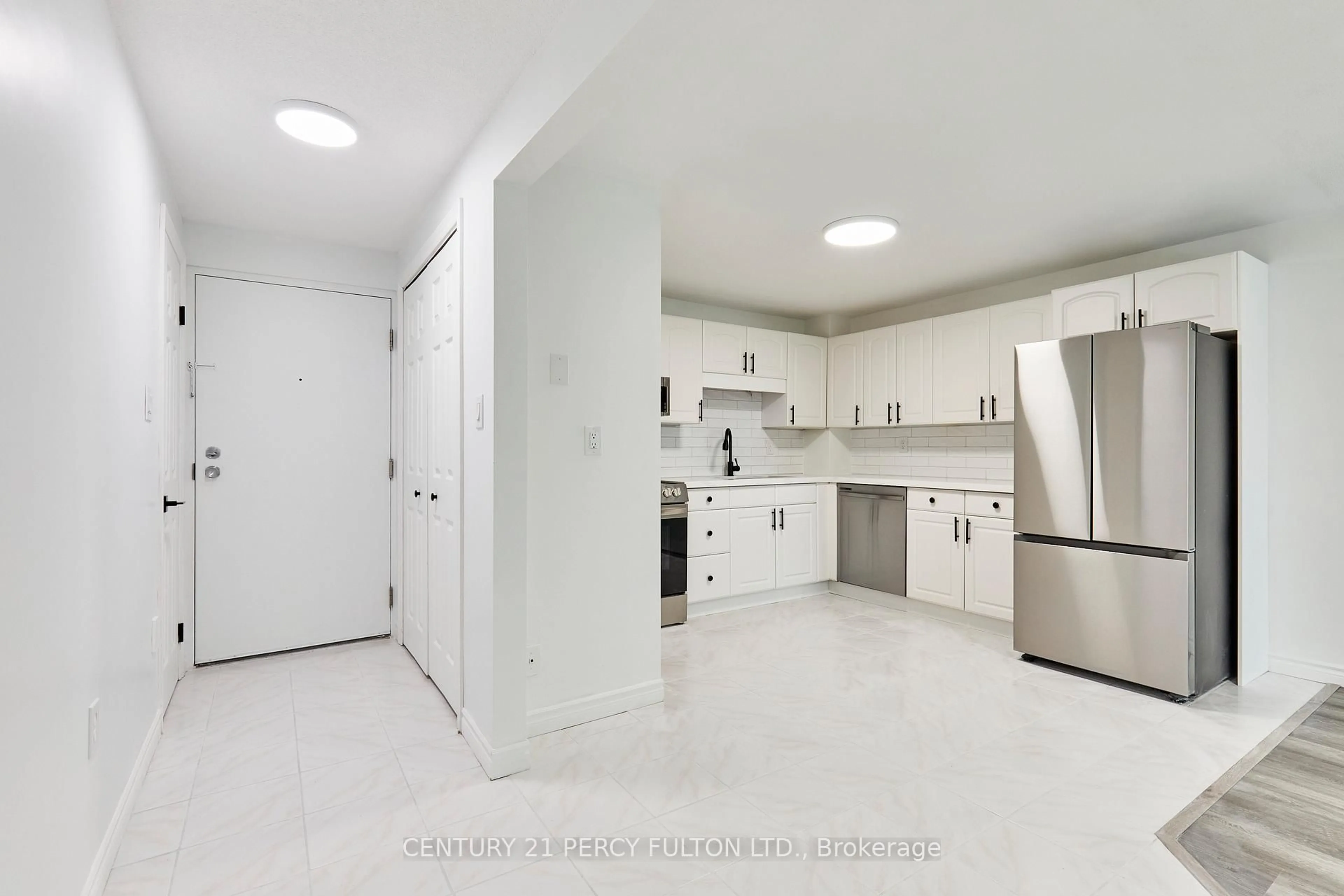 Standard kitchen, unknown for 219 Main St #301, Uxbridge Ontario L9P 1C4