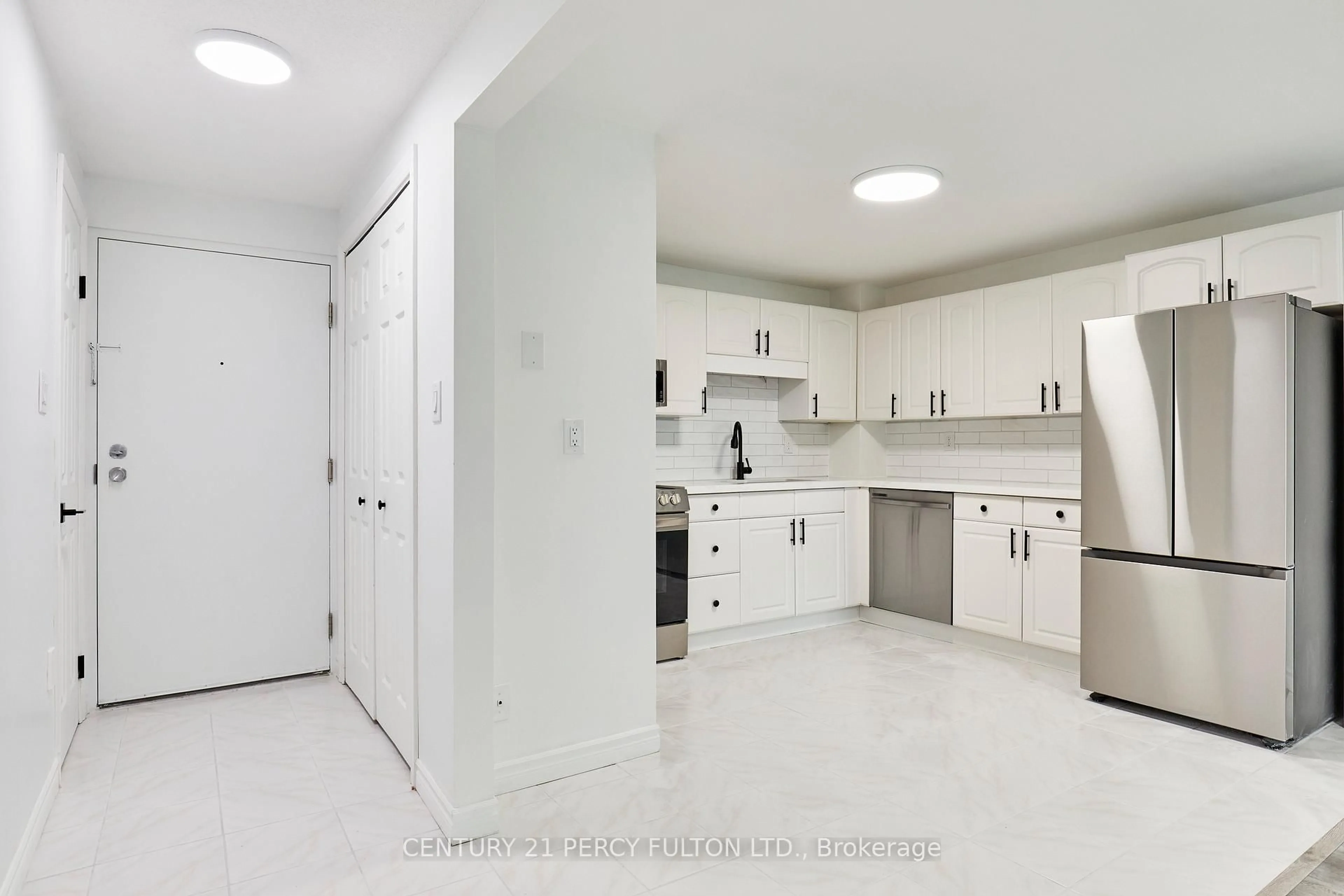 Standard kitchen, unknown for 219 Main St #301, Uxbridge Ontario L9P 1C4