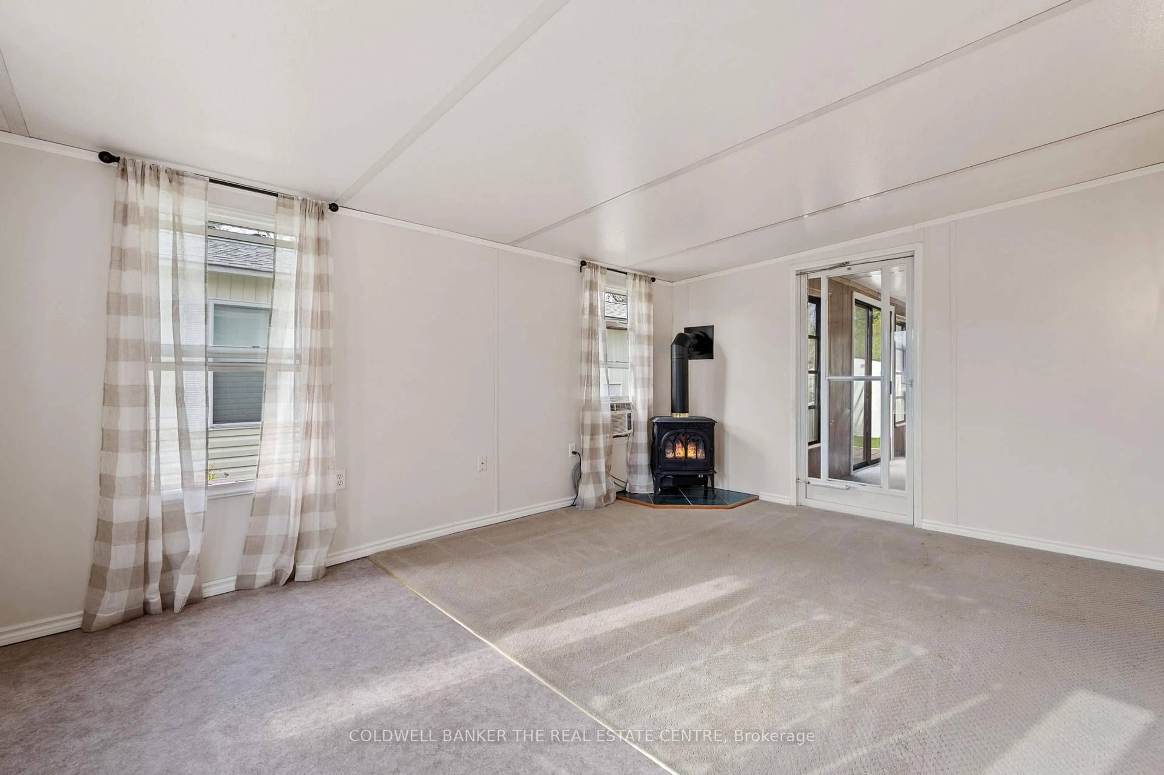 A pic of a room for 285 Crydermans Sdrd #327, Georgina Ontario L0E 1A0